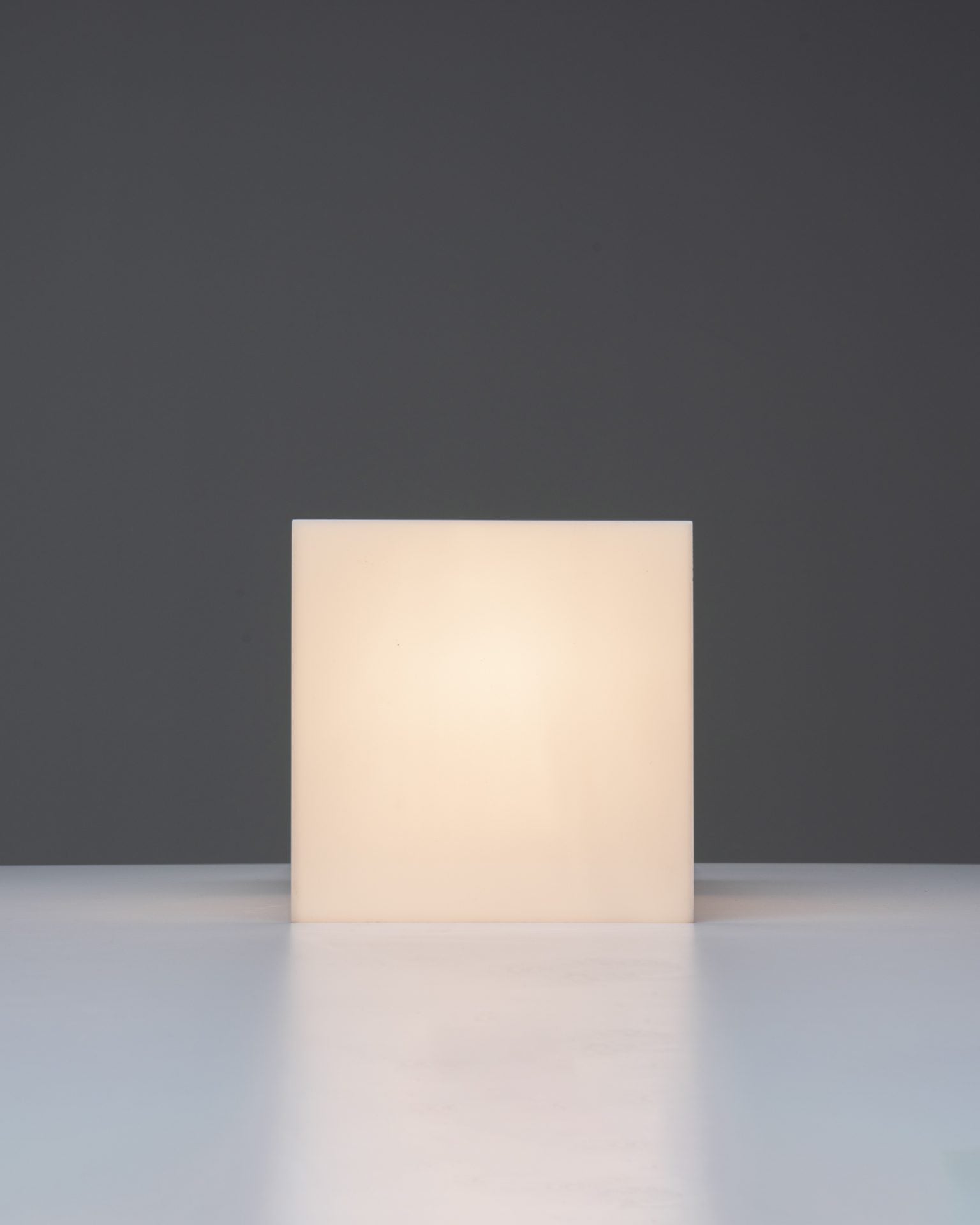 Harco Loor 80’s Cube lamp in plexi