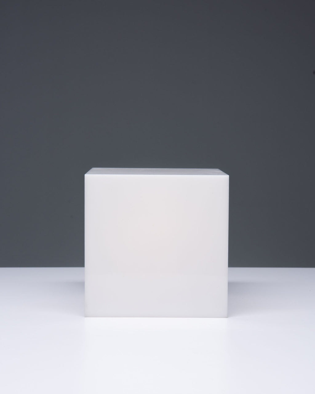 Harco Loor 80’s Cube lamp in plexi