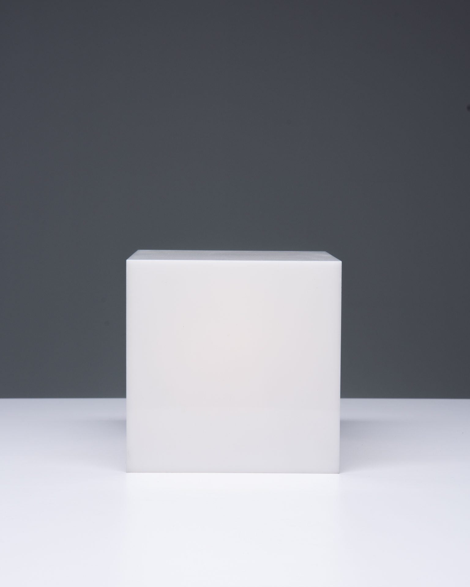 Harco Loor 80’s Cube lamp in plexi