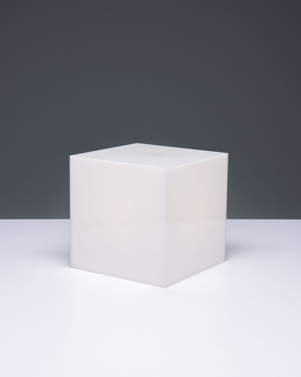 Harco Loor 80’s Cube lamp in plexi
