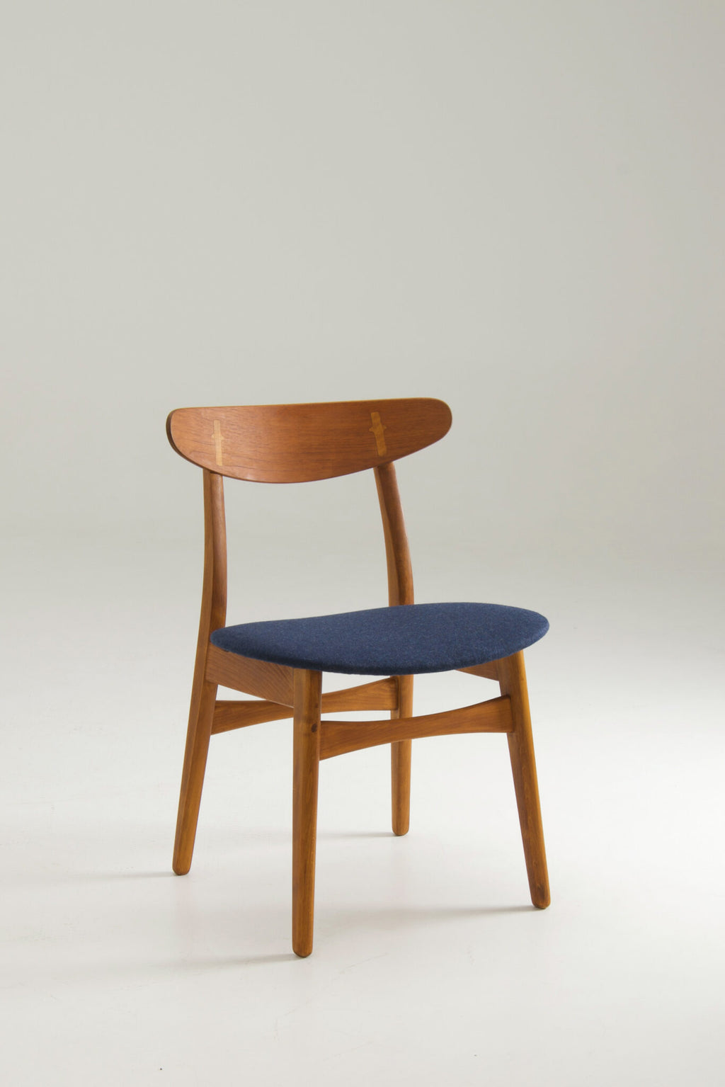 Hans J. Wegner A Set of 4 ‘CH30’ Dining Chairs
