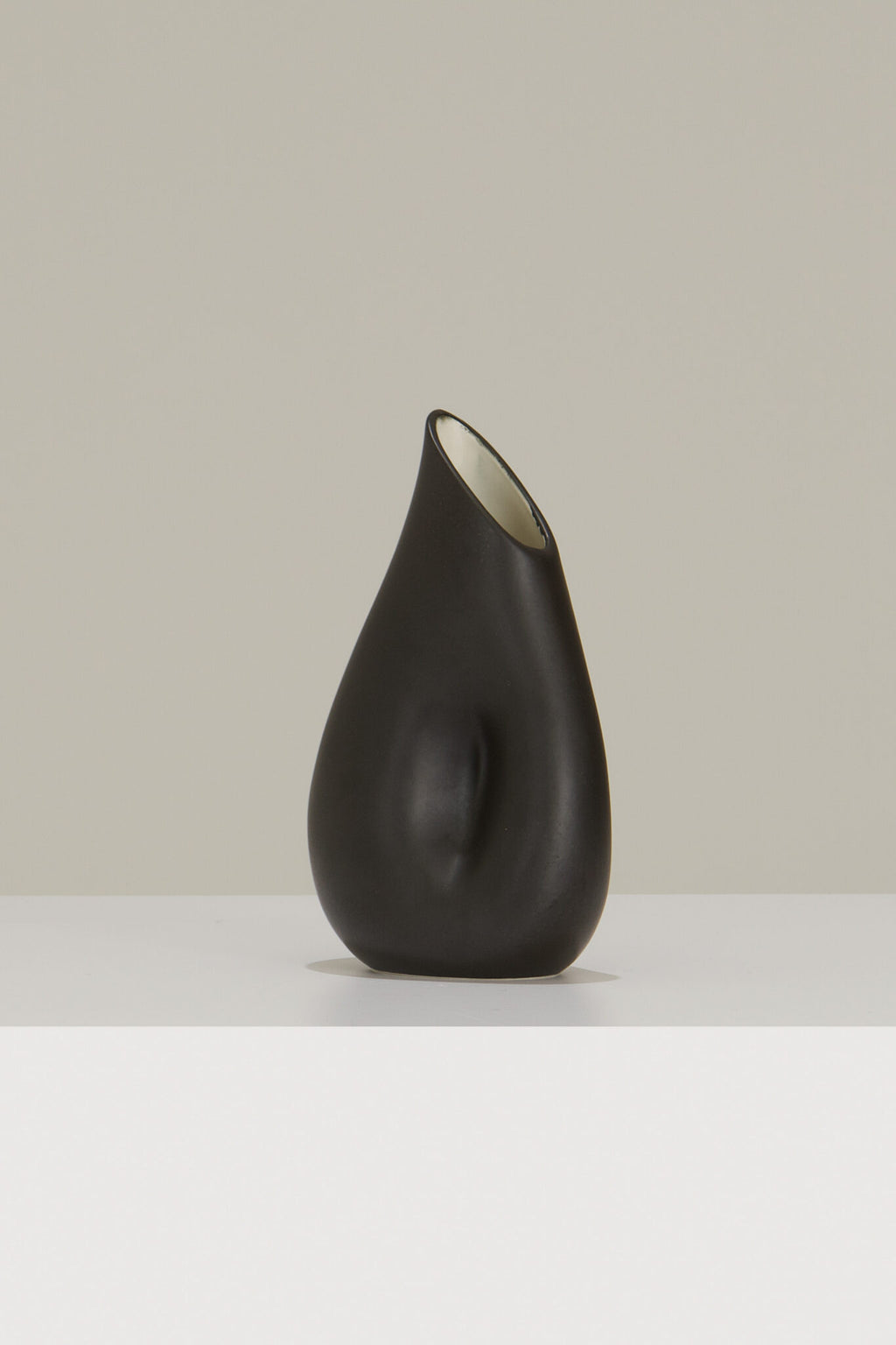 l'Anverre, Sem Schanzer Ceramic Carafe in black
