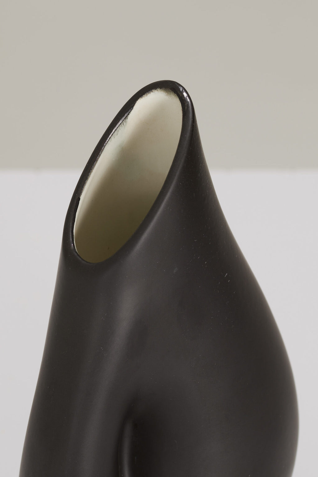 l'Anverre, Sem Schanzer Ceramic Carafe in black