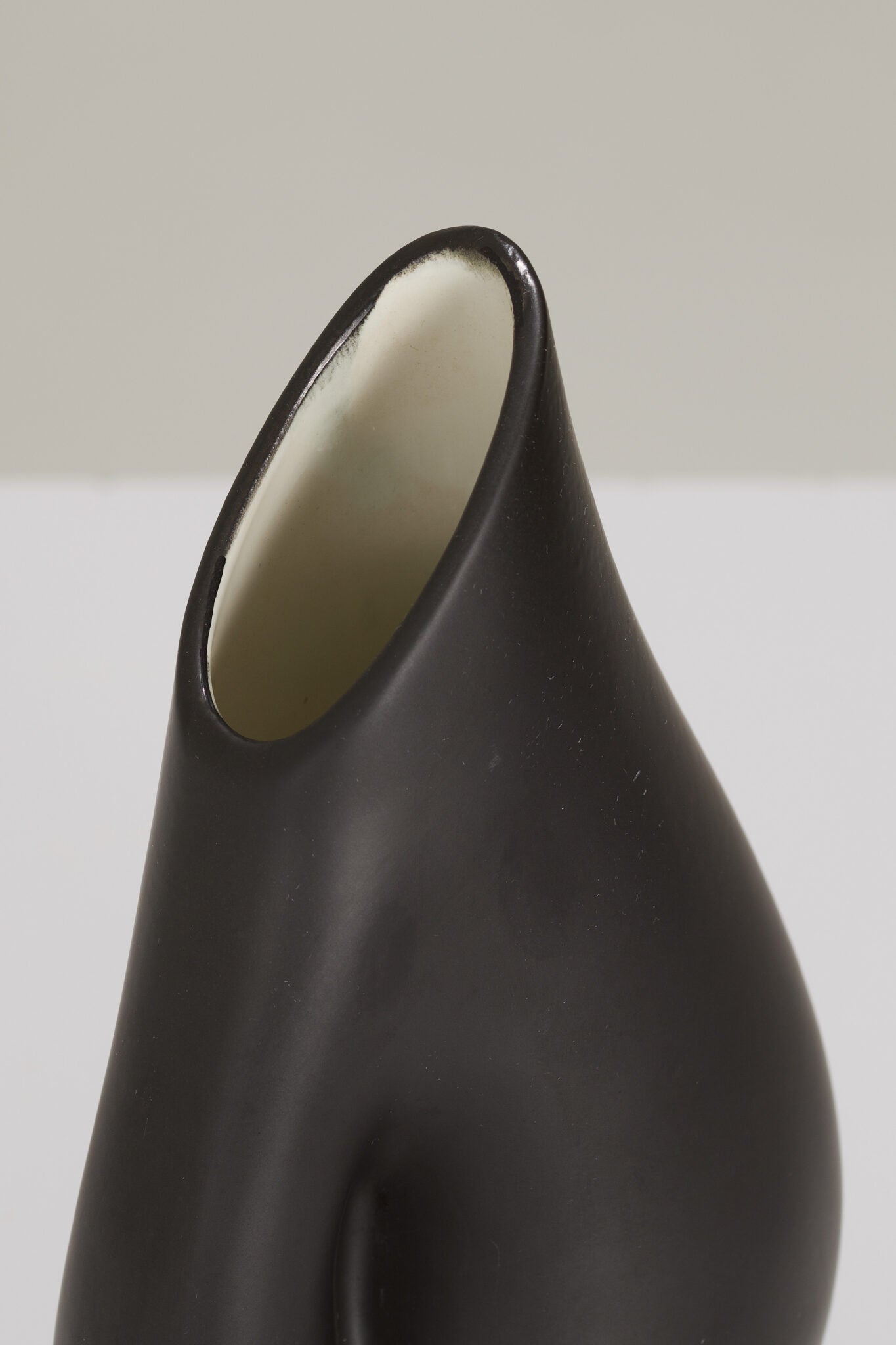 l'Anverre, Sem Schanzer Ceramic Carafe in black