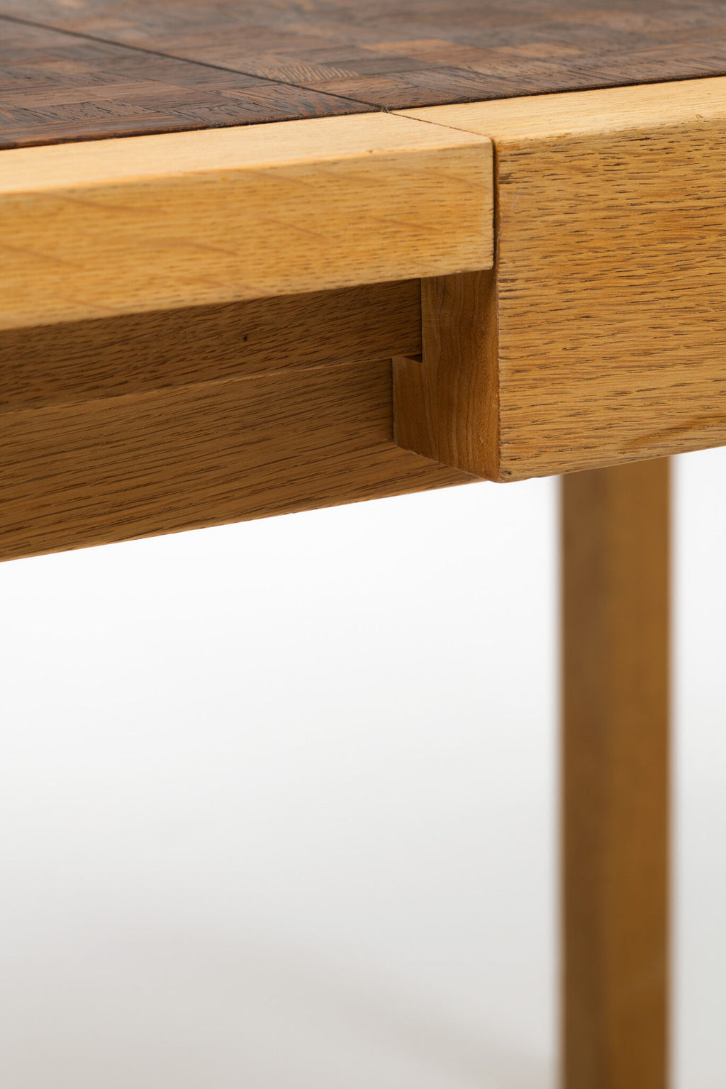 Checkered Extendable Dining Table