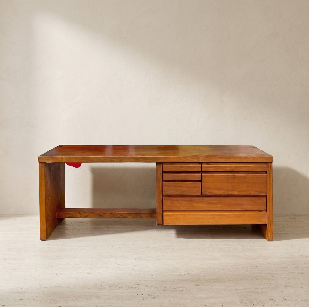 R05 A desk by Pierre Chapo