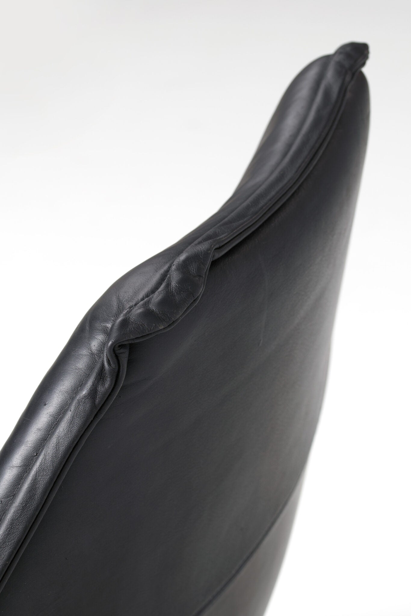 Geoffrey Harcourt Model ‘F585’ Sledge Easy Chair