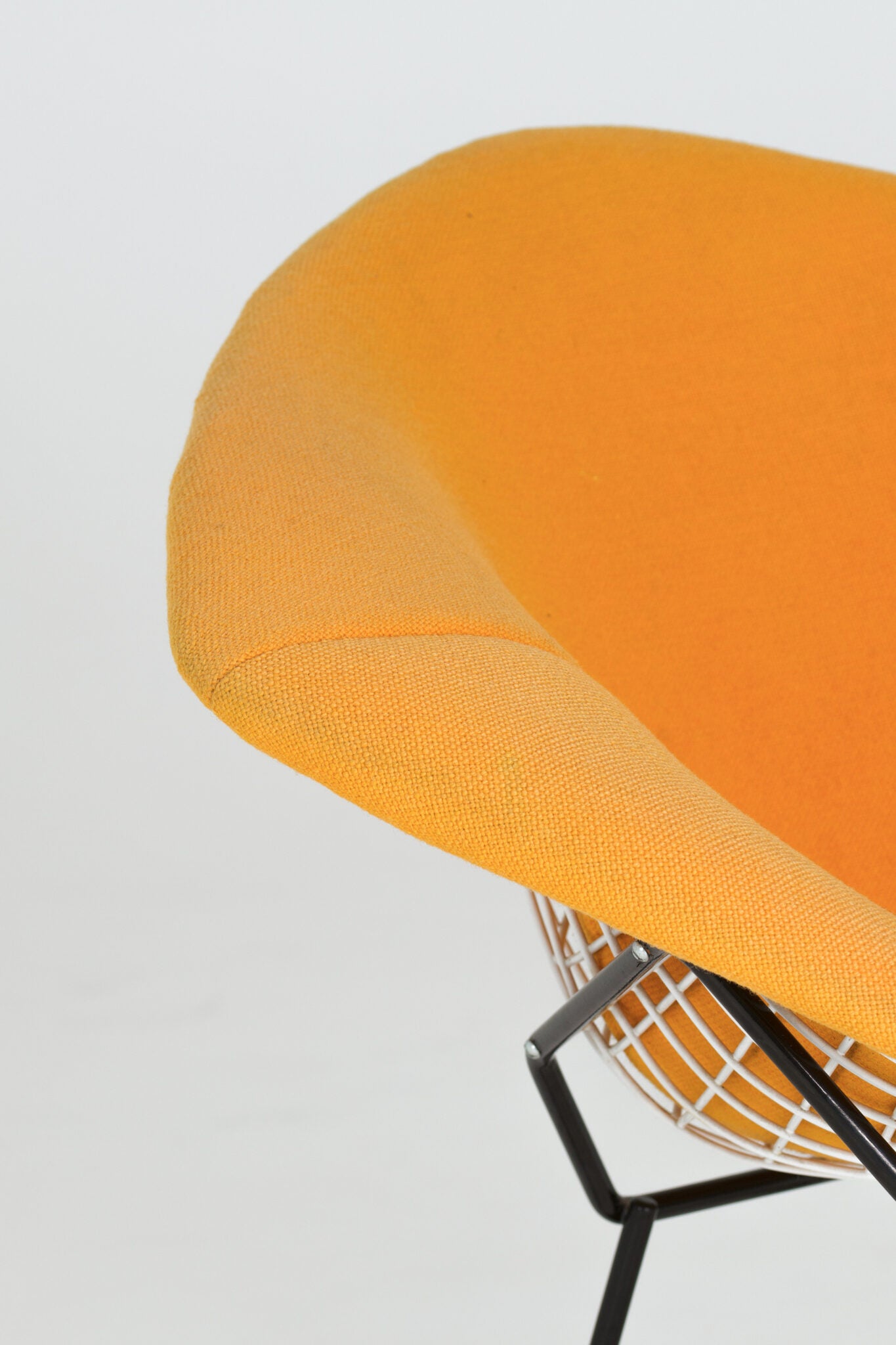 Harry Bertoia Diamond Chair – Yellow Upholstery