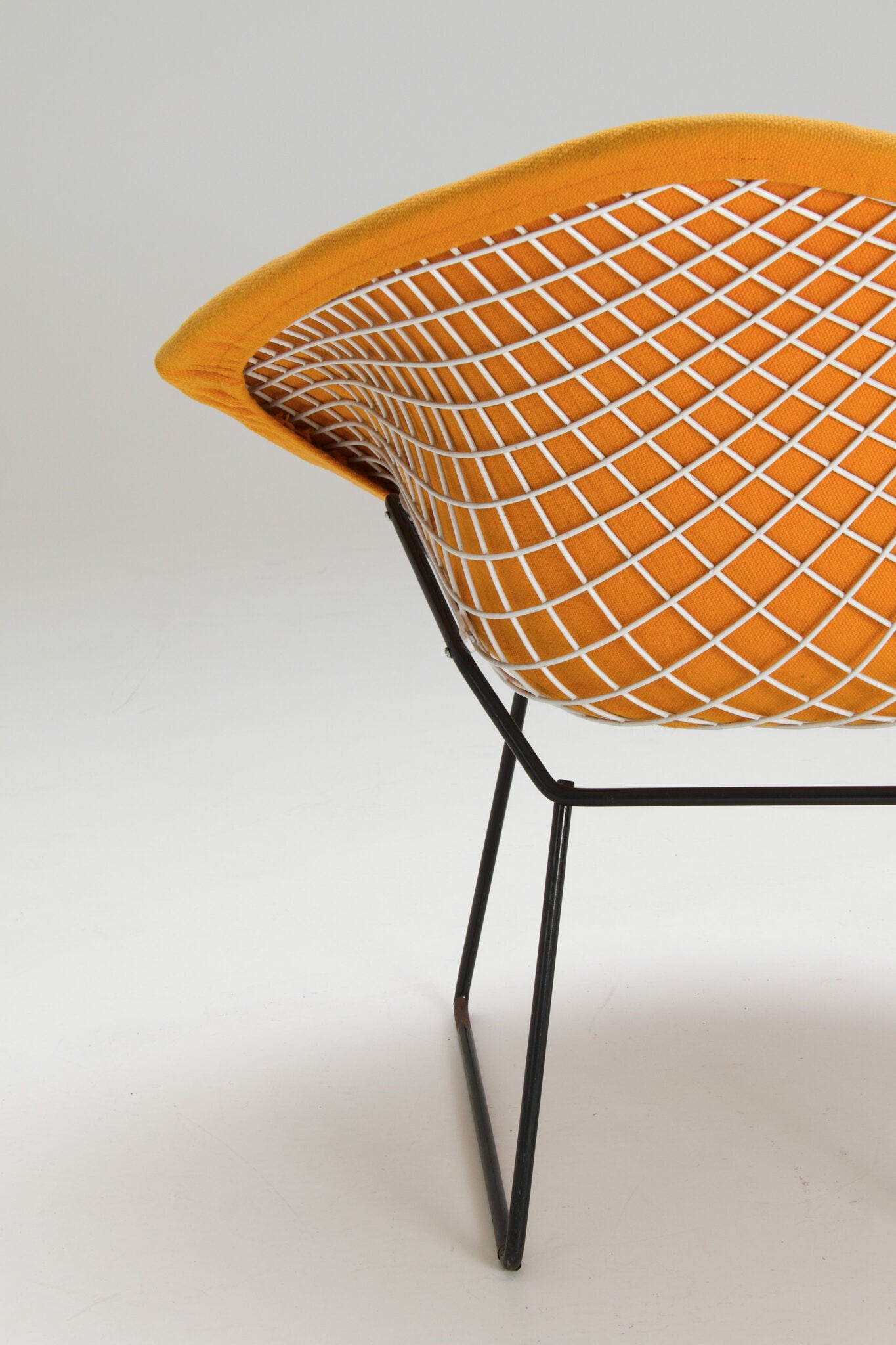 Harry Bertoia Diamond Chair – Yellow Upholstery