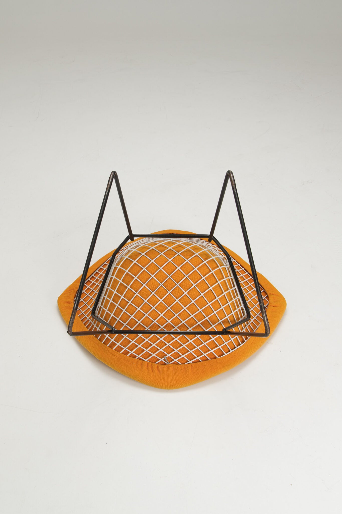 Harry Bertoia Diamond Chair – Yellow Upholstery
