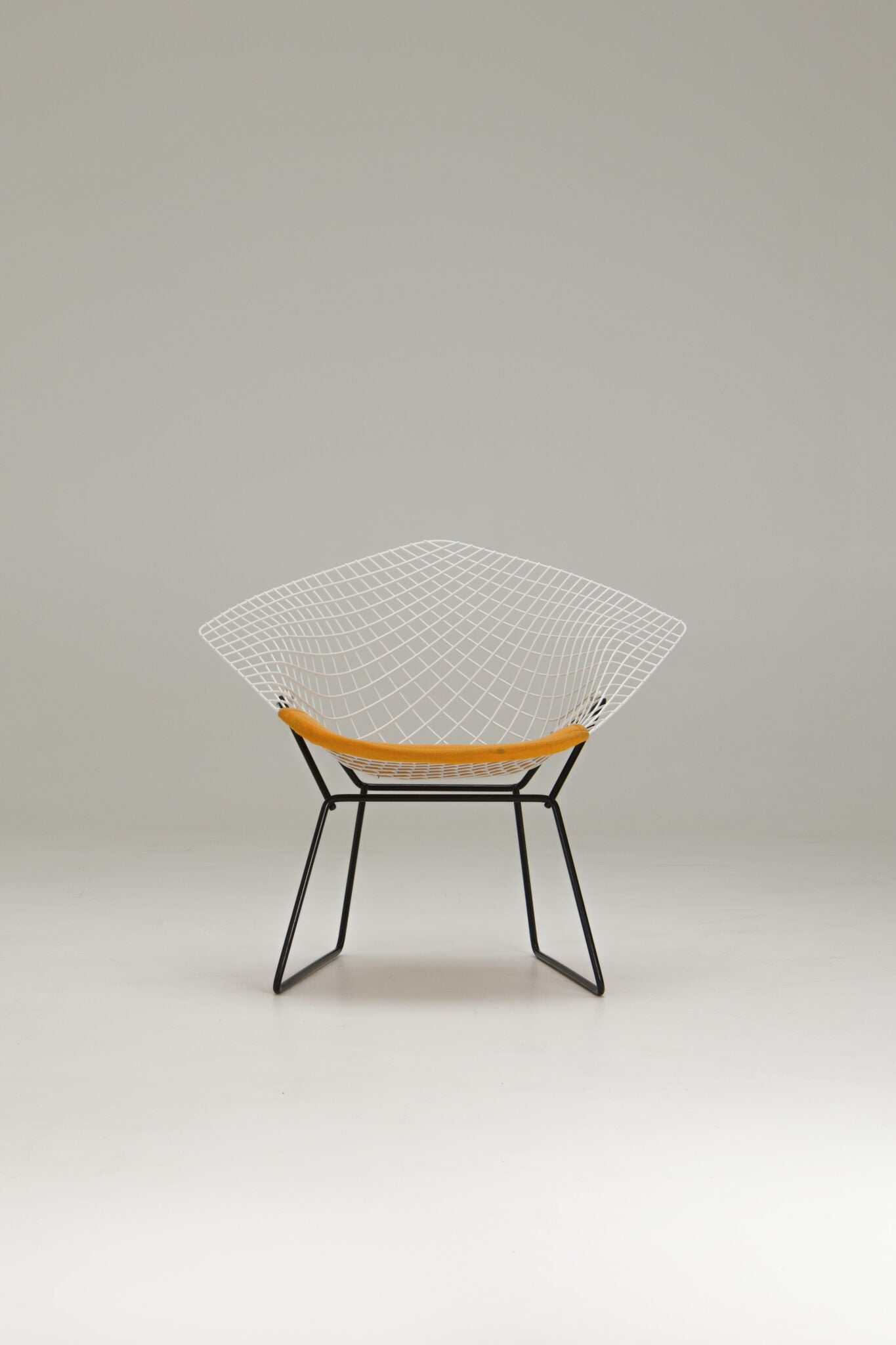 Harry Bertoia Diamond Chair – Yellow Seatpad