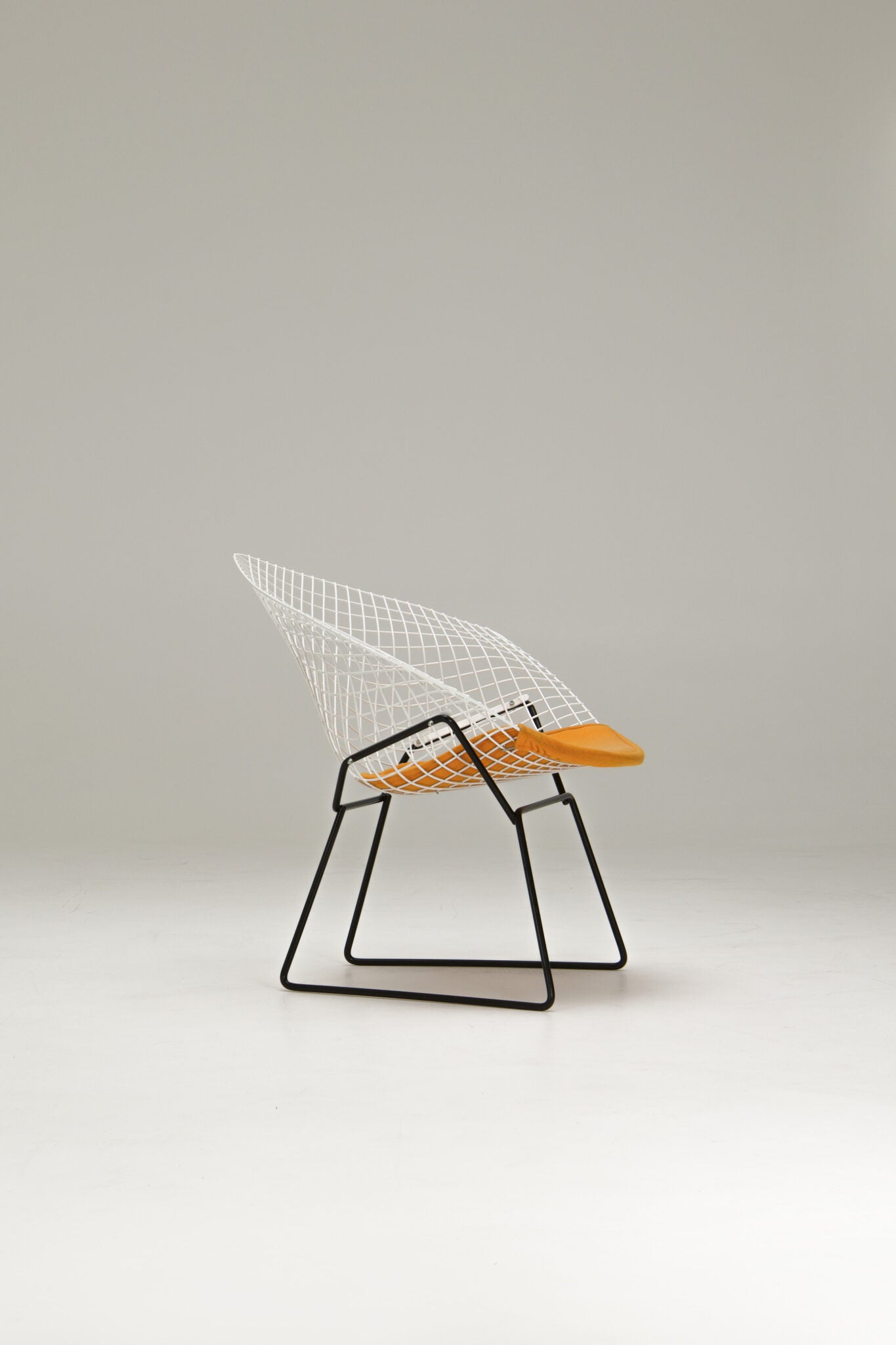 Harry Bertoia Diamond Chair – Yellow Seatpad