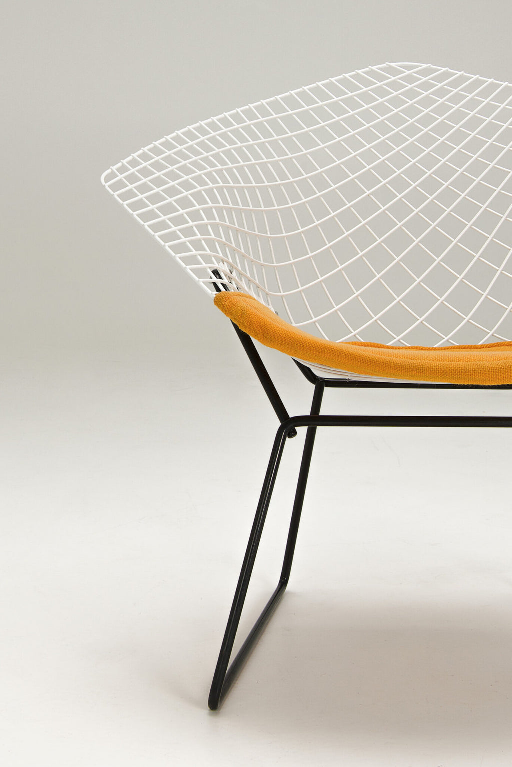 Harry Bertoia Diamond Chair – Yellow Seatpad