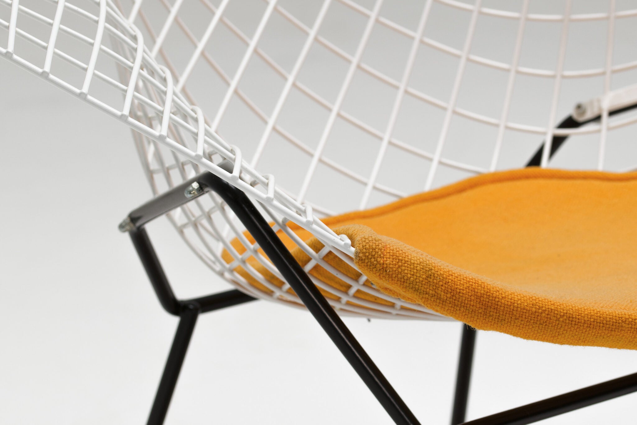 Harry Bertoia Diamond Chair – Yellow Seatpad
