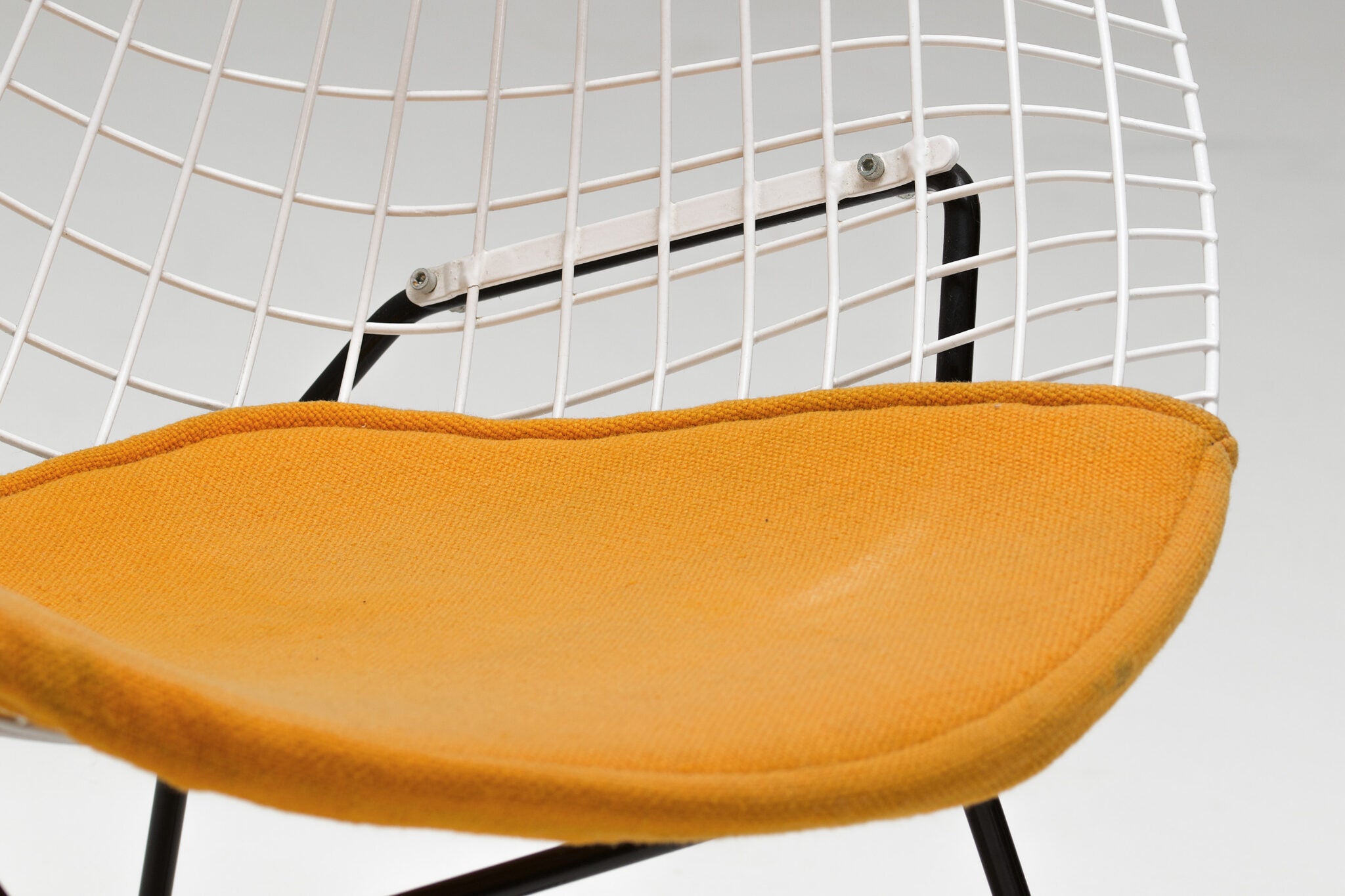 Harry Bertoia Diamond Chair – Yellow Seatpad
