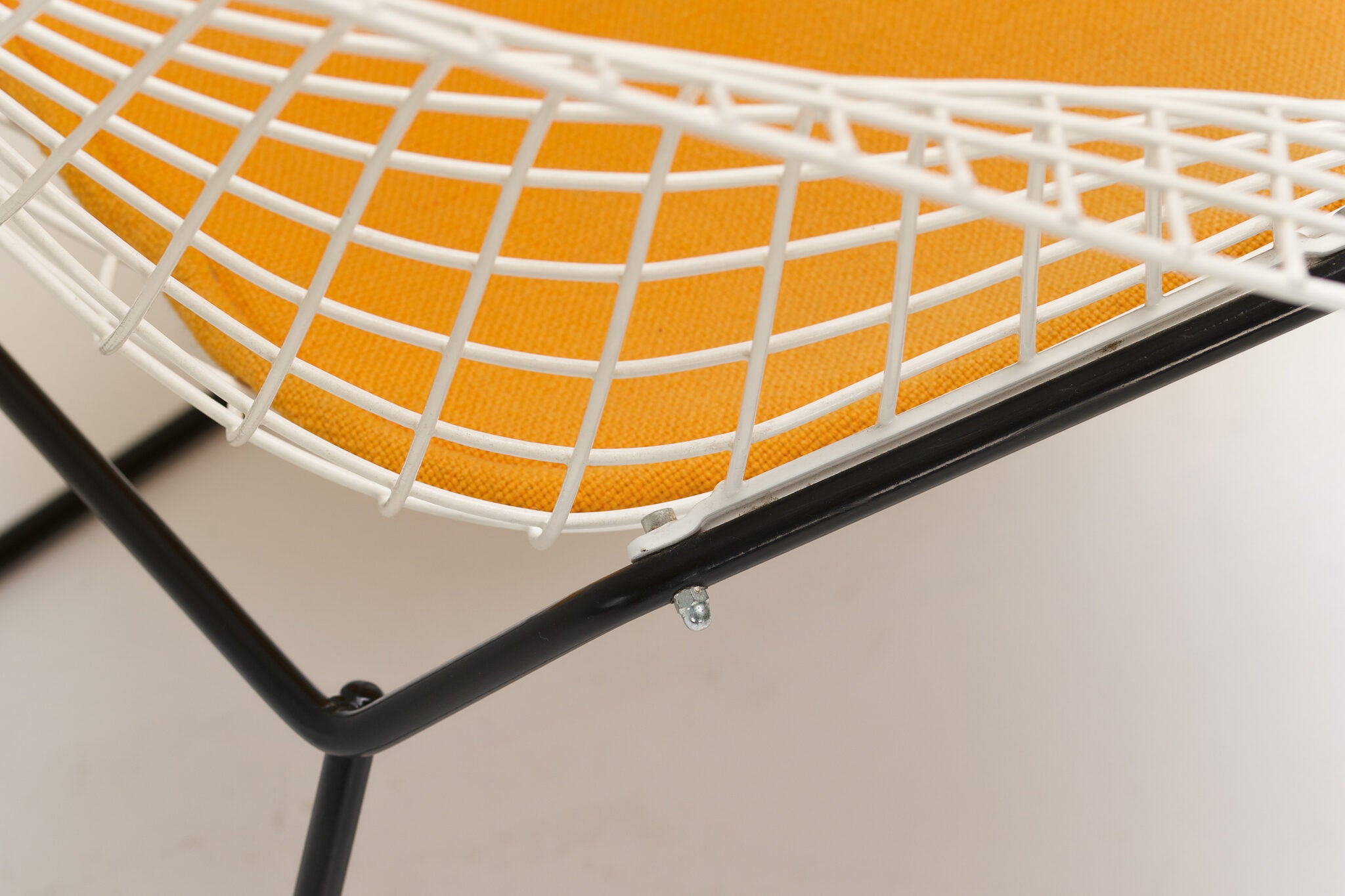 Harry Bertoia Diamond Chair – Yellow Seatpad