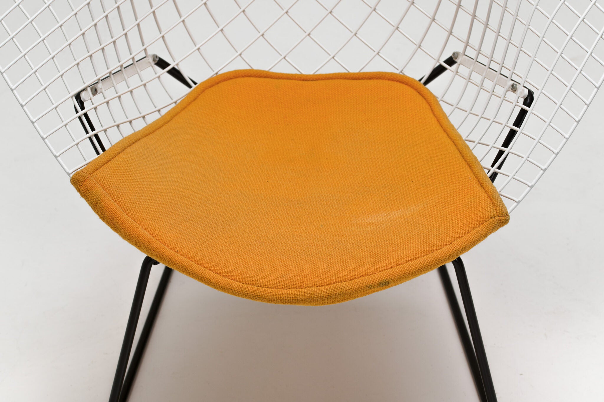 Harry Bertoia Diamond Chair – Yellow Seatpad