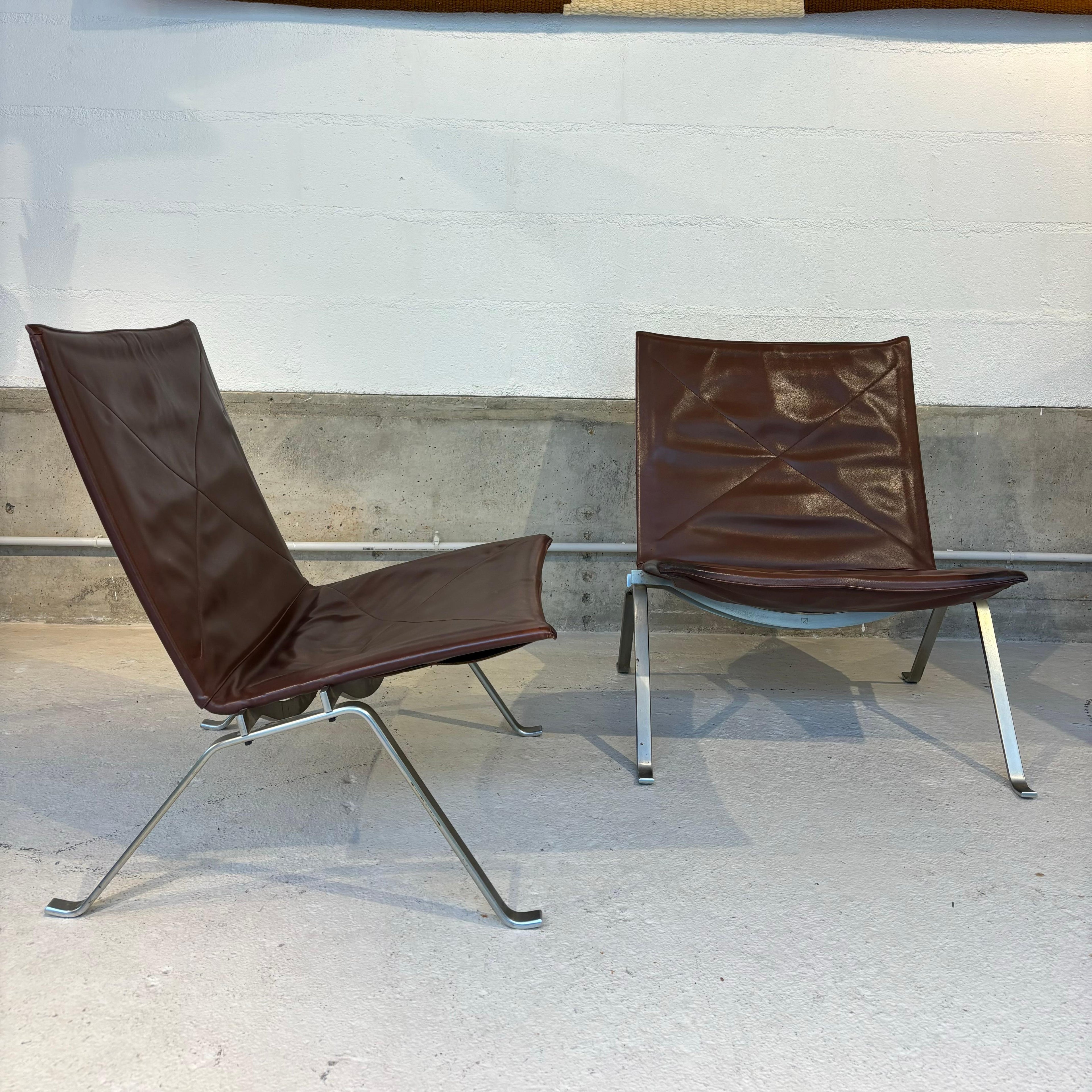 Nice pair of Pk22 easy chairs by Poul Kjærholm EKC éditon