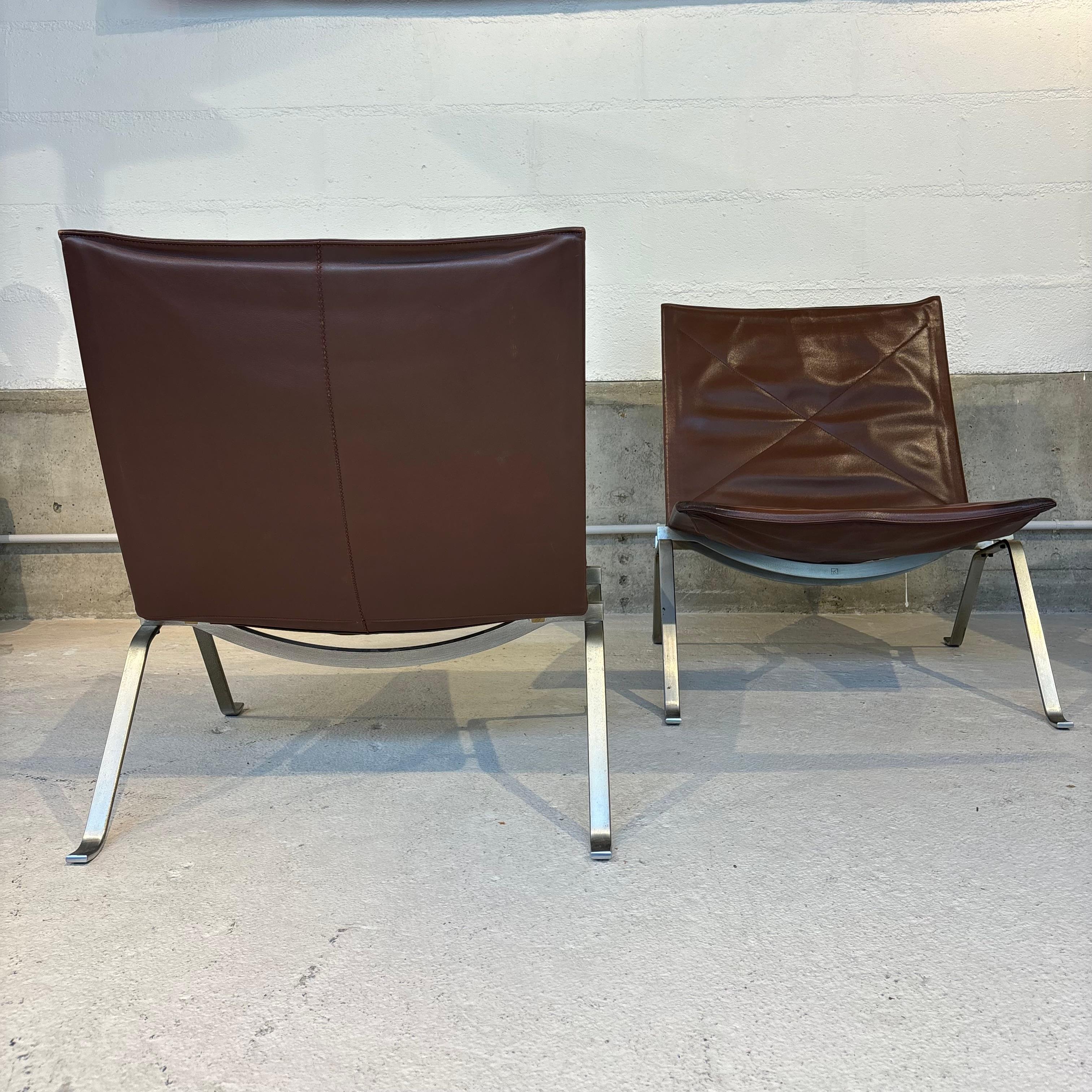 Nice pair of Pk22 easy chairs by Poul Kjærholm EKC éditon