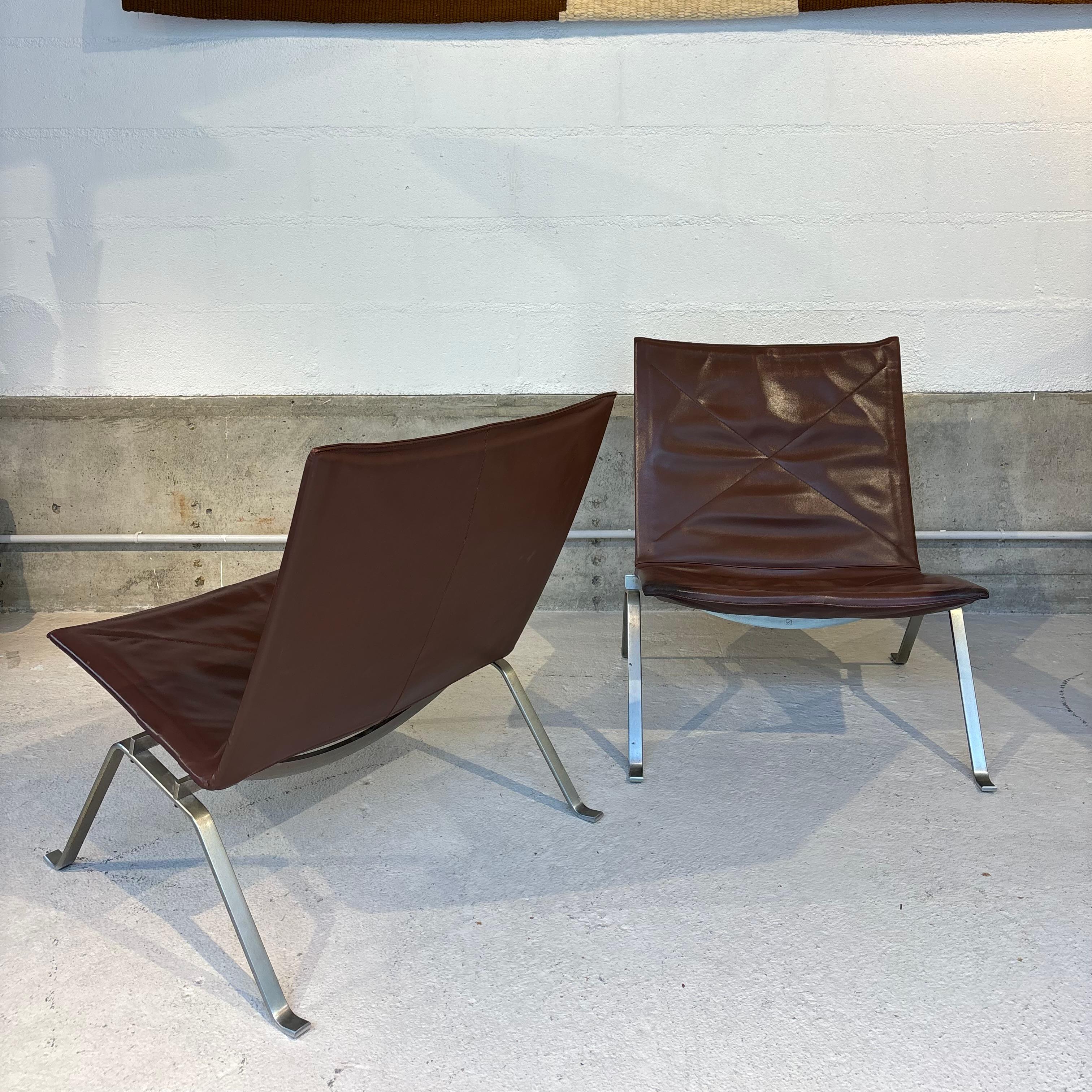 Nice pair of Pk22 easy chairs by Poul Kjærholm EKC éditon
