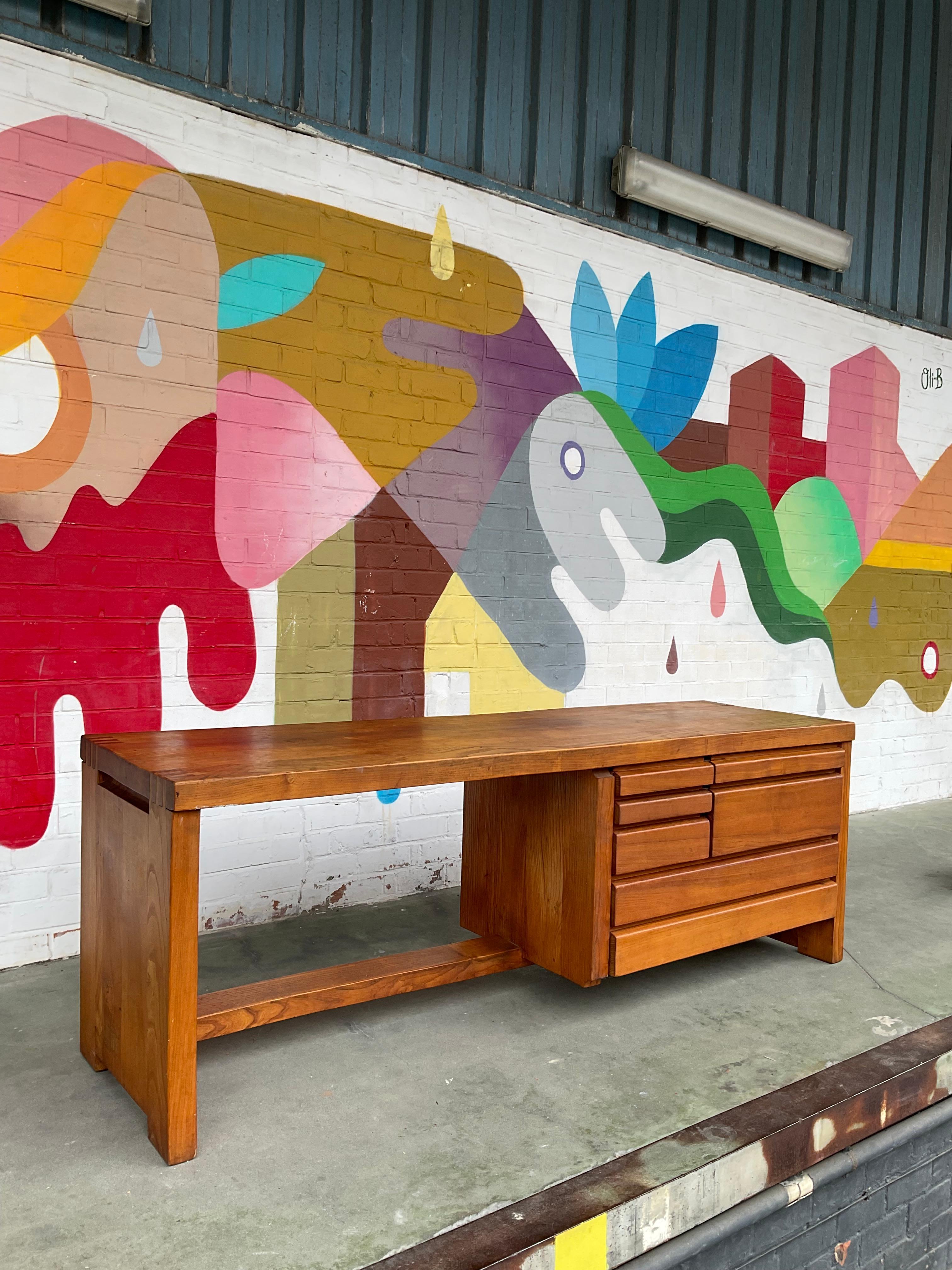 R05 A desk by Pierre Chapo