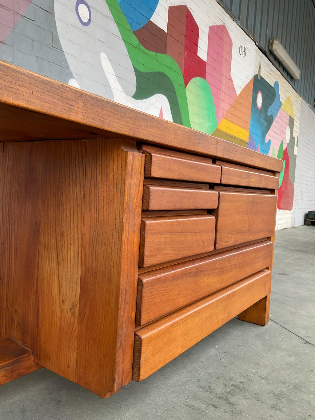R05 A desk by Pierre Chapo
