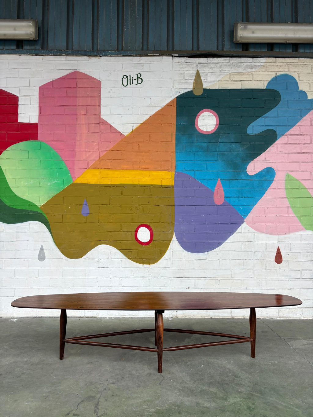 Coffee table by Liceu de artes e officios