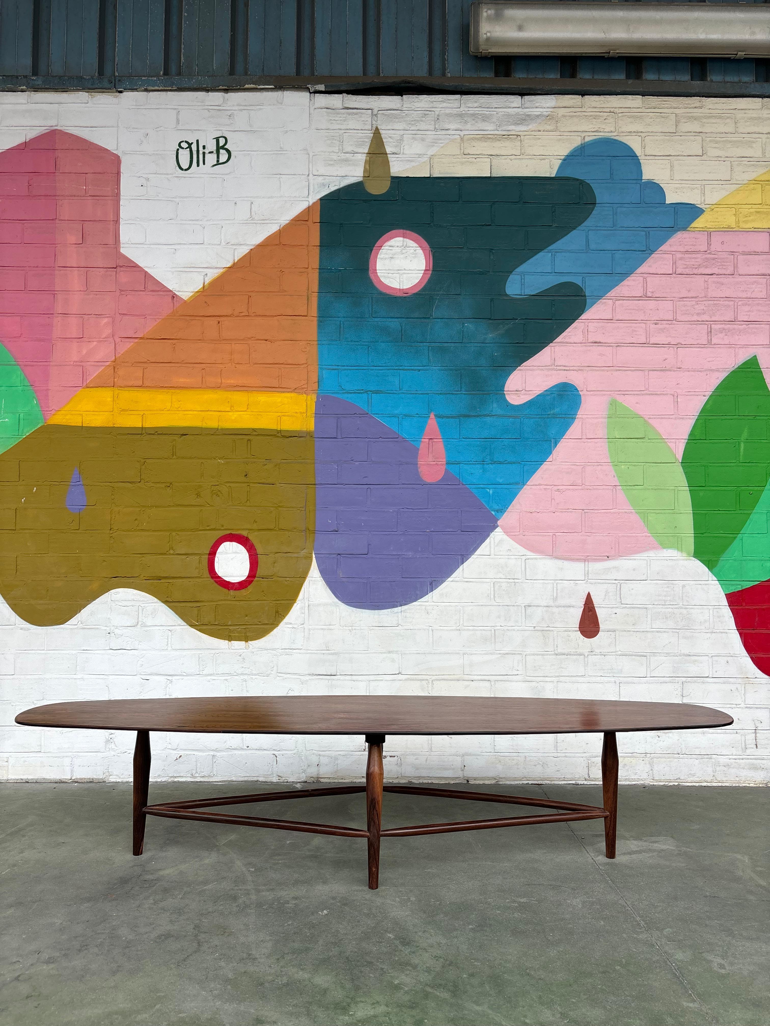 Coffee table by Liceu de artes e officios
