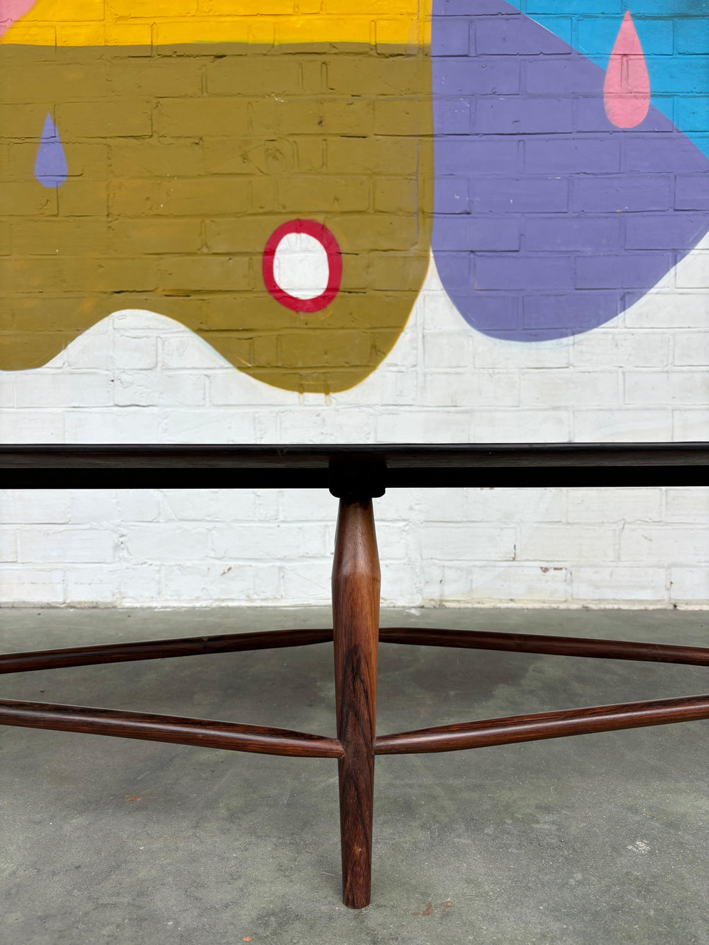 Coffee table by Liceu de artes e officios