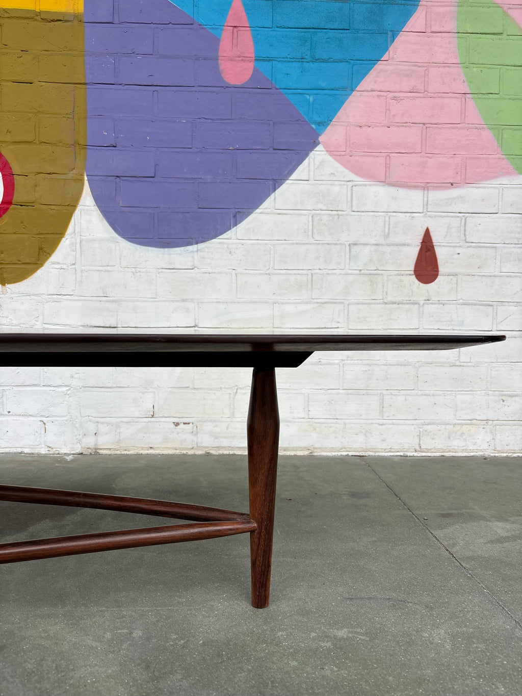 Coffee table by Liceu de artes e officios