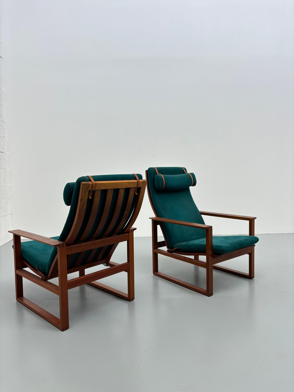 Pair of 2254 armchairs by Børge Mogensen