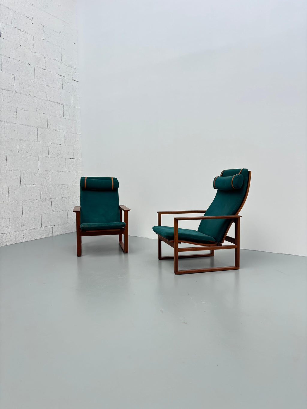Pair of 2254 armchairs by Børge Mogensen