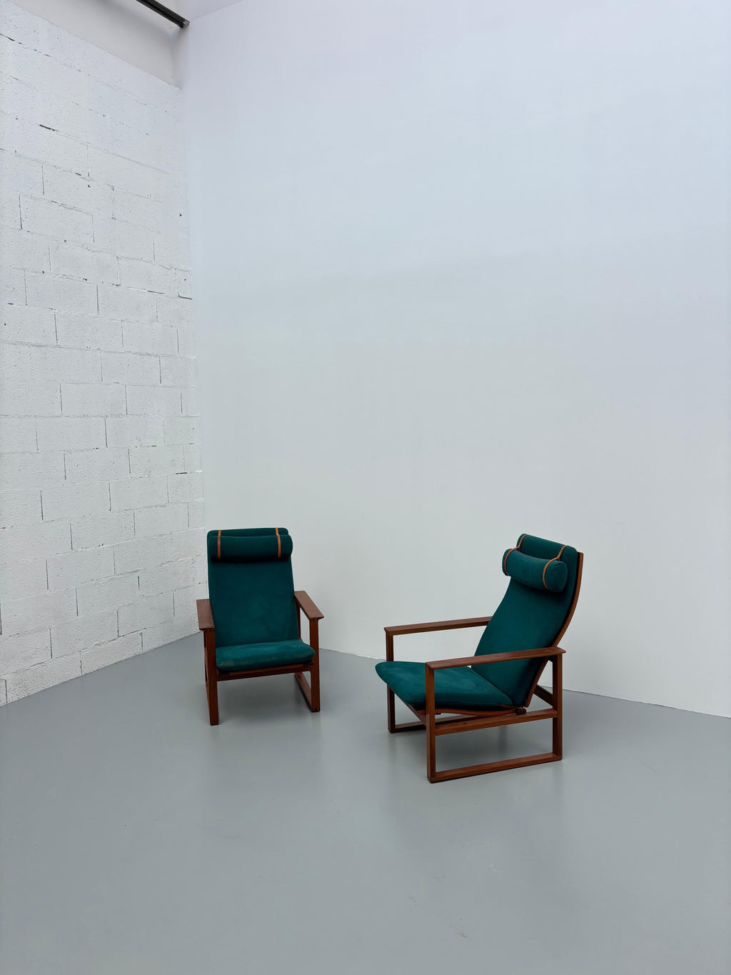 Pair of 2254 armchairs by Børge Mogensen