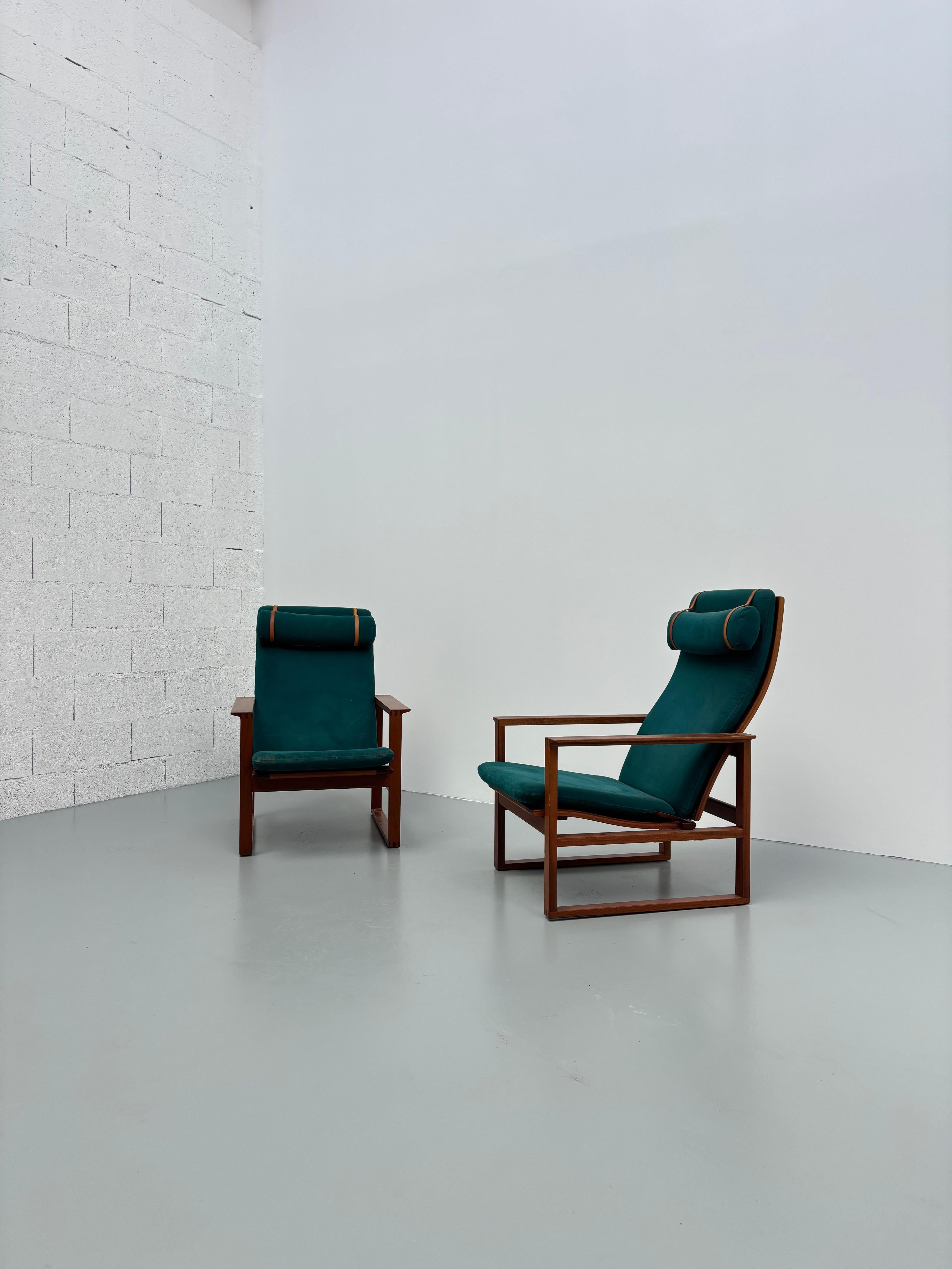 Pair of 2254 armchairs by Børge Mogensen