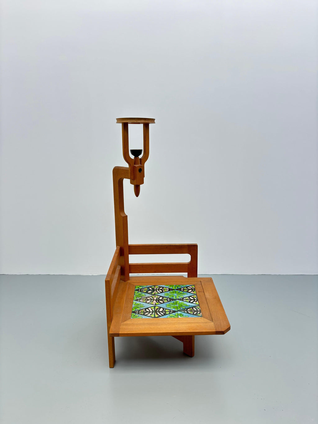 Side table with floorlamp by Guillerme et  Chambron