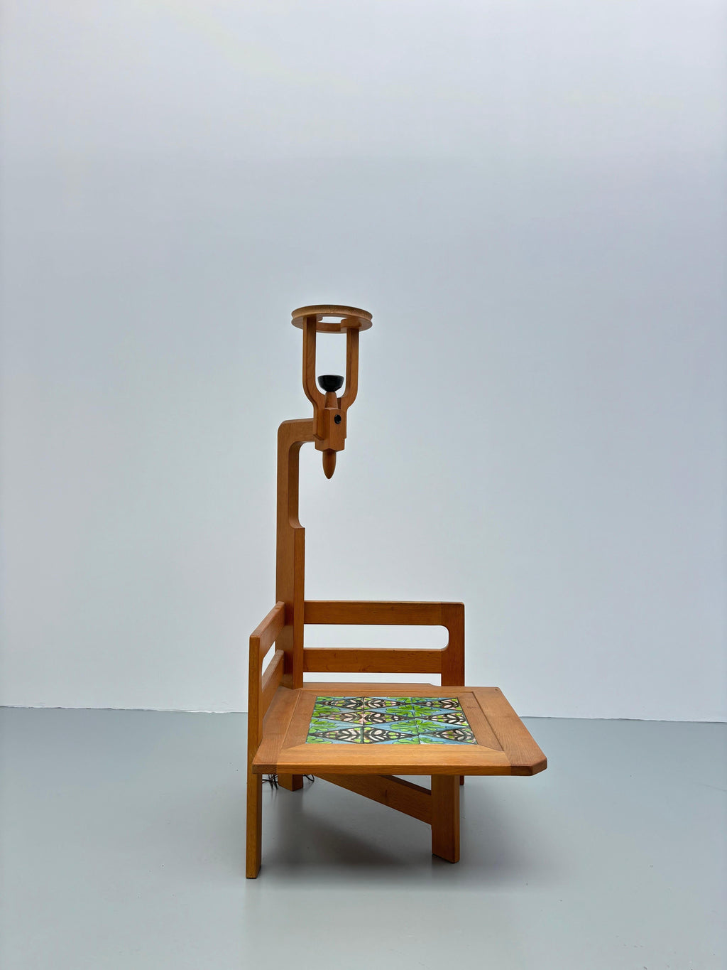 Side table with floorlamp by Guillerme et  Chambron