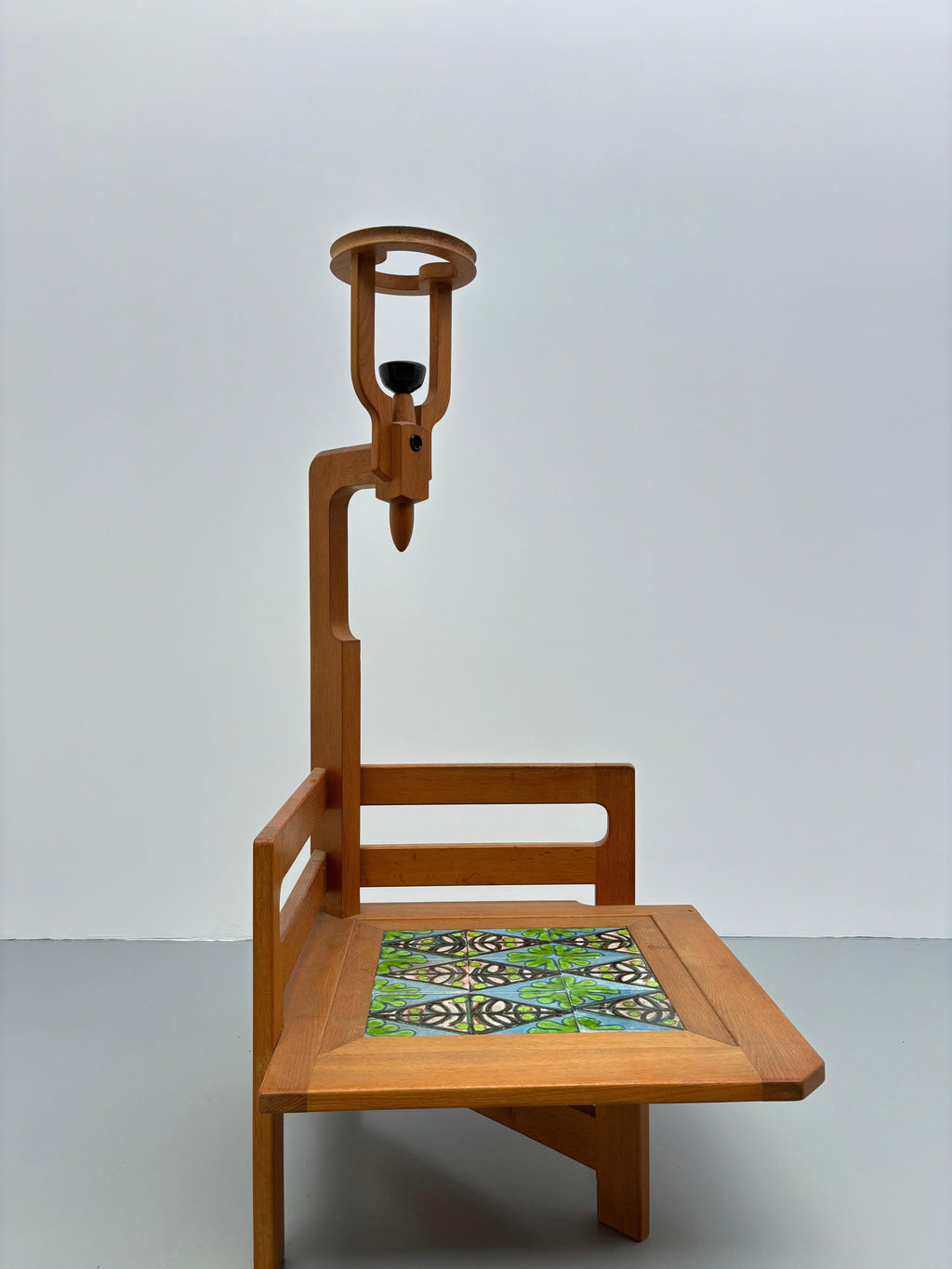 Side table with floorlamp by Guillerme et  Chambron