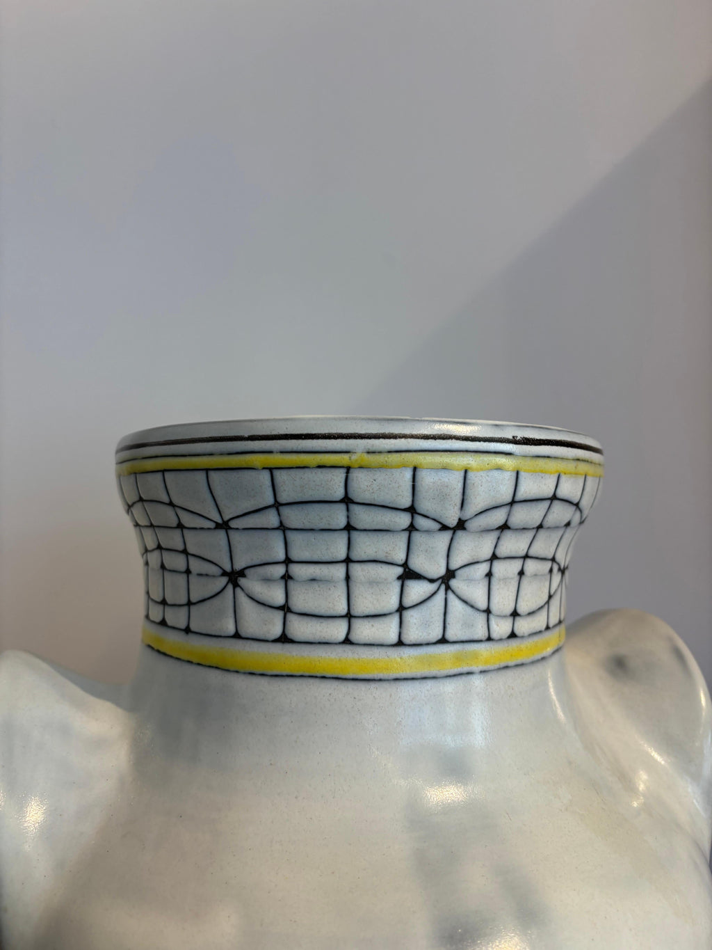 Vase à Oreilles par Roger Capron