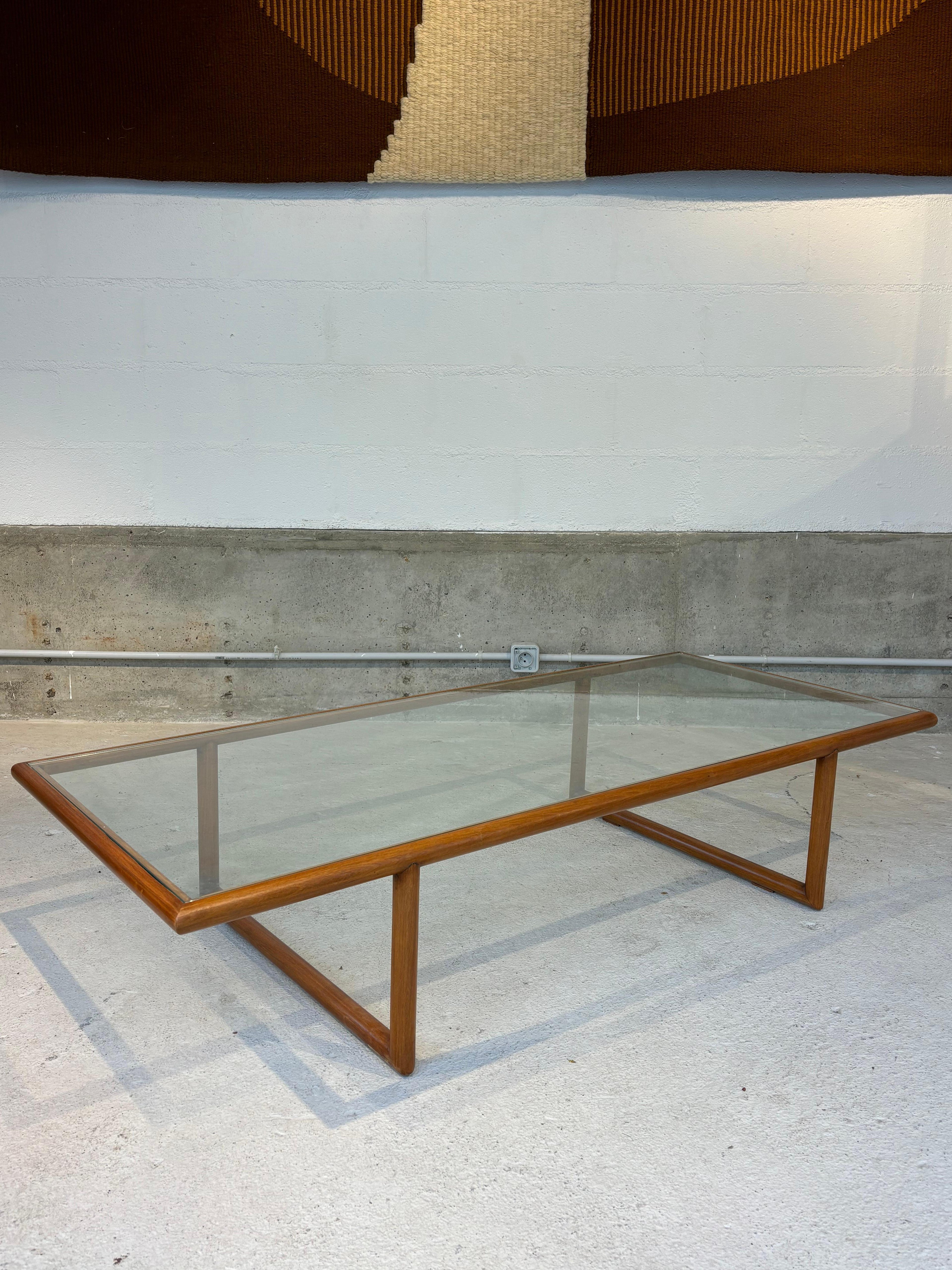 Scarce variant of coffee table by Joaquim Tenreiro