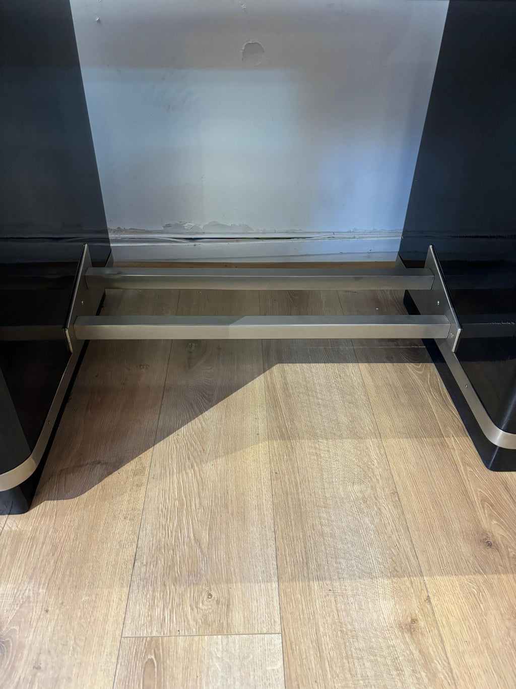 Nice modernist desk in stainless steel, lacquer wood
