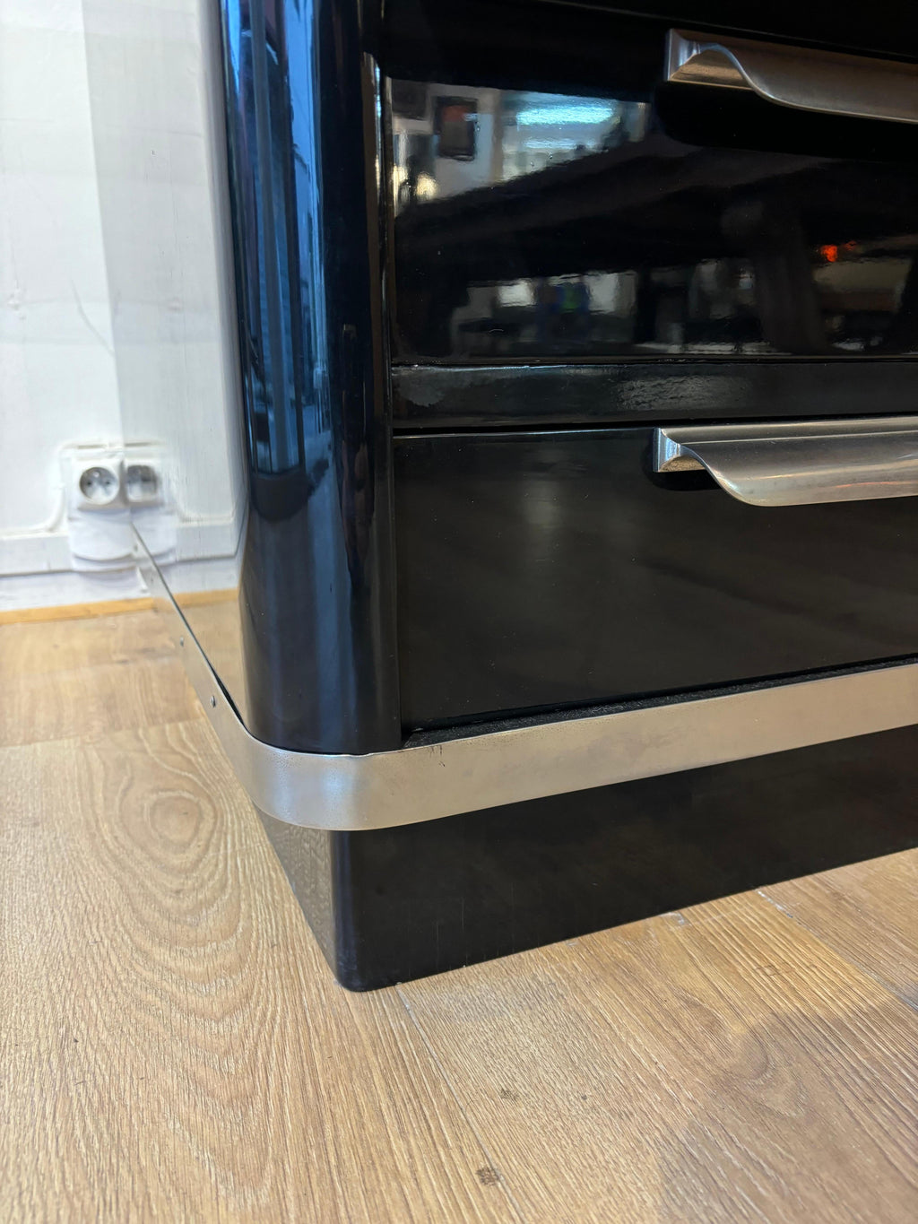 Nice modernist desk in stainless steel, lacquer wood