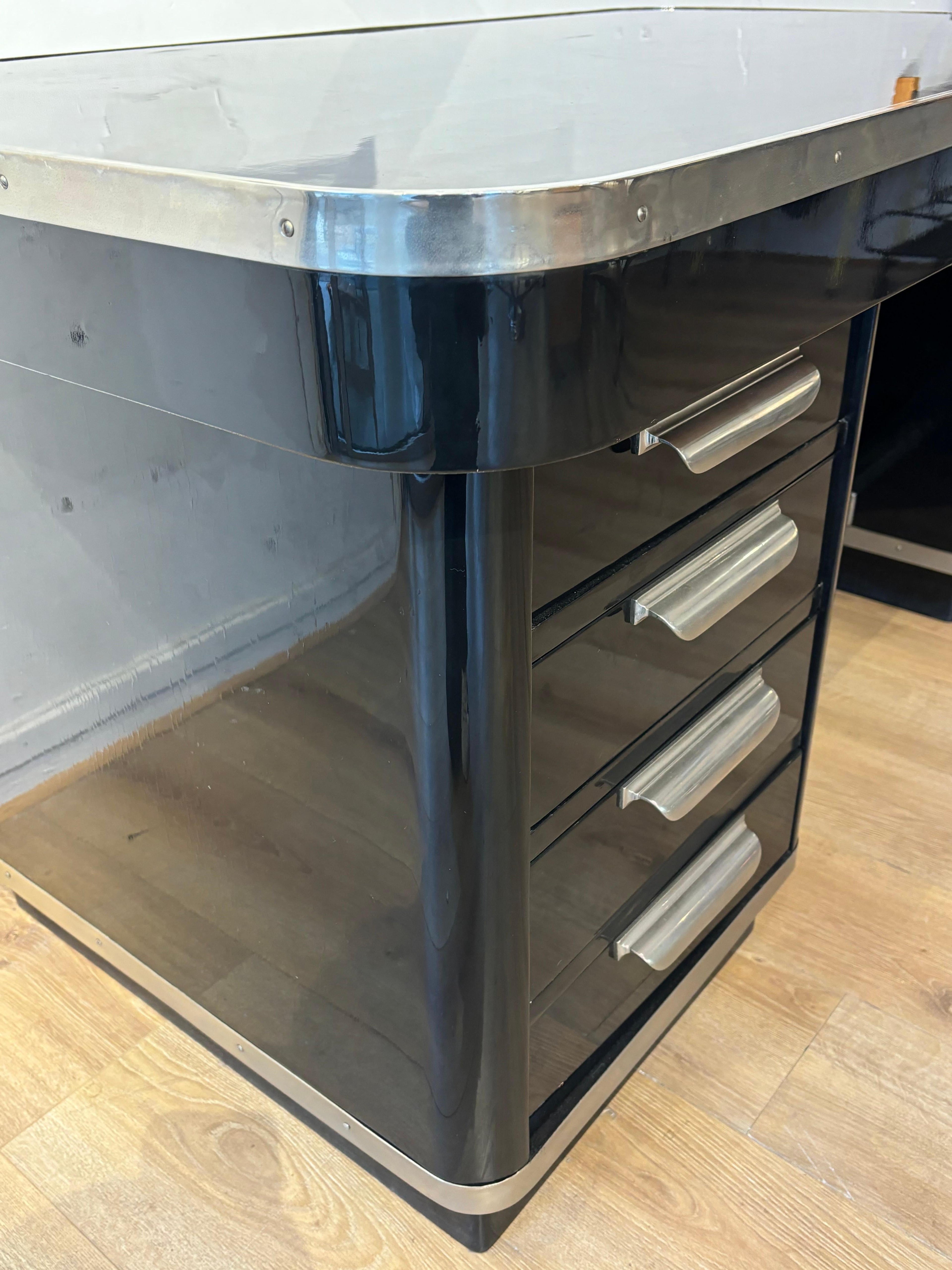 Nice modernist desk in stainless steel, lacquer wood