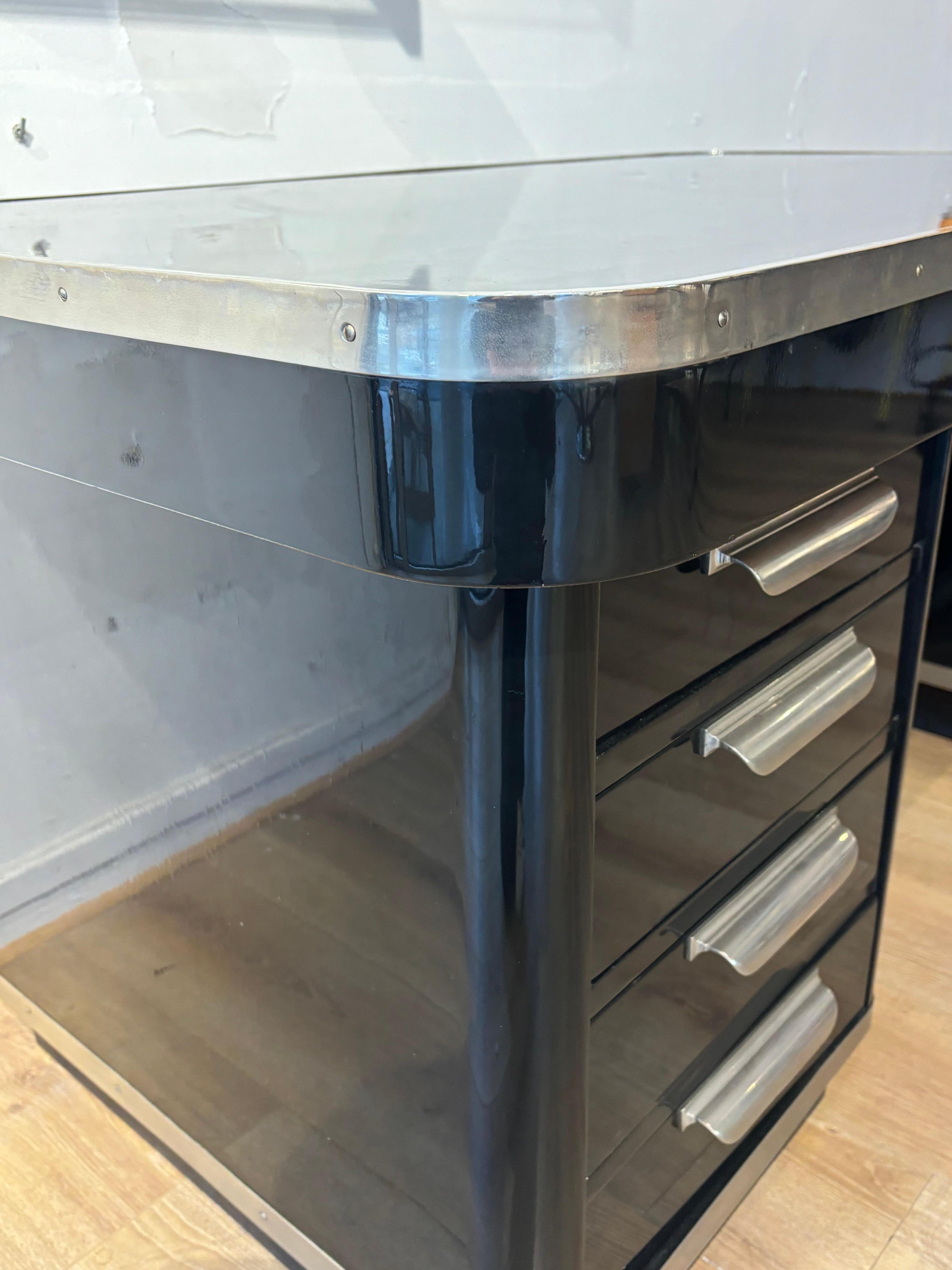 Nice modernist desk in stainless steel, lacquer wood