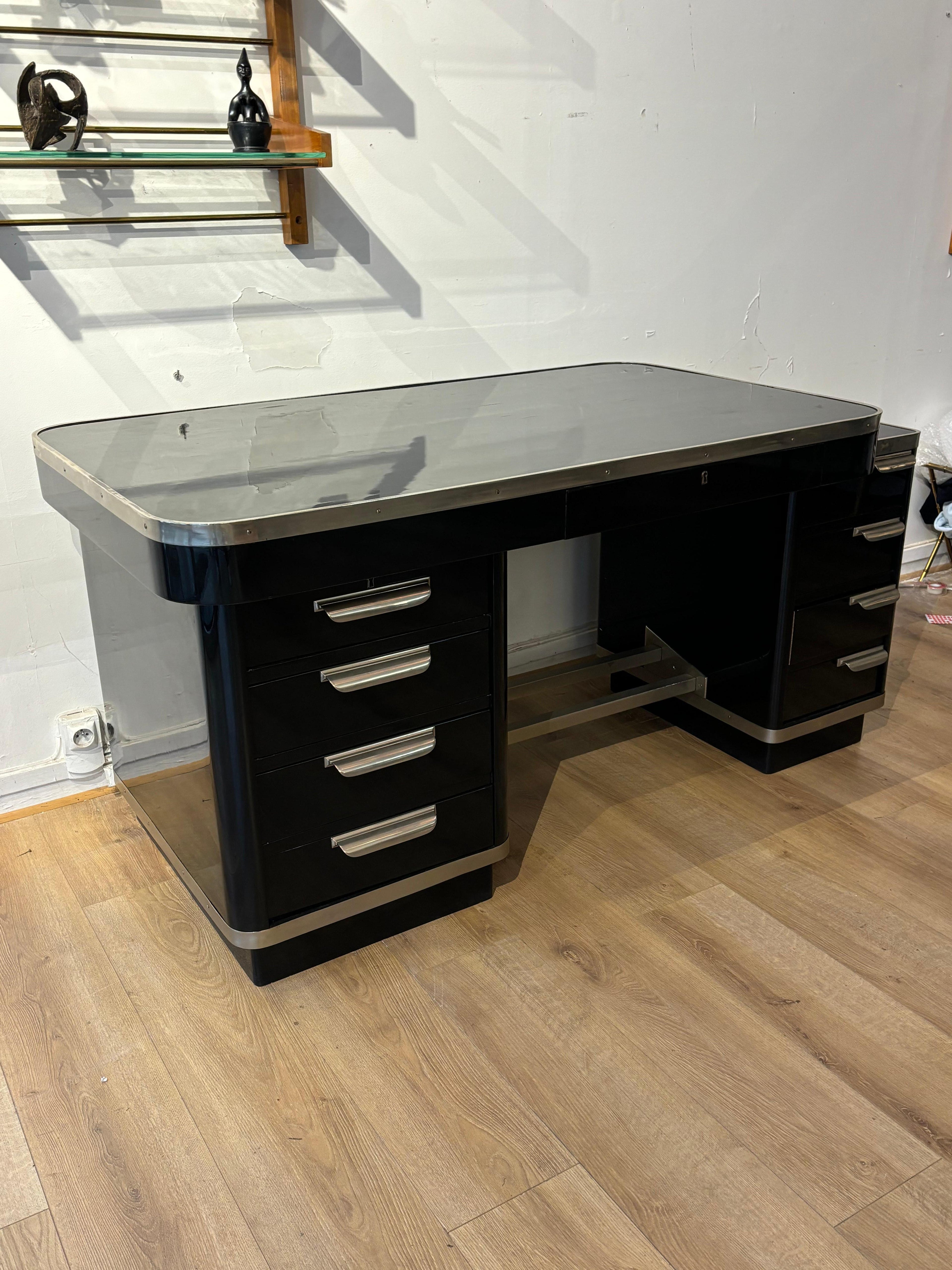 Nice modernist desk in stainless steel, lacquer wood