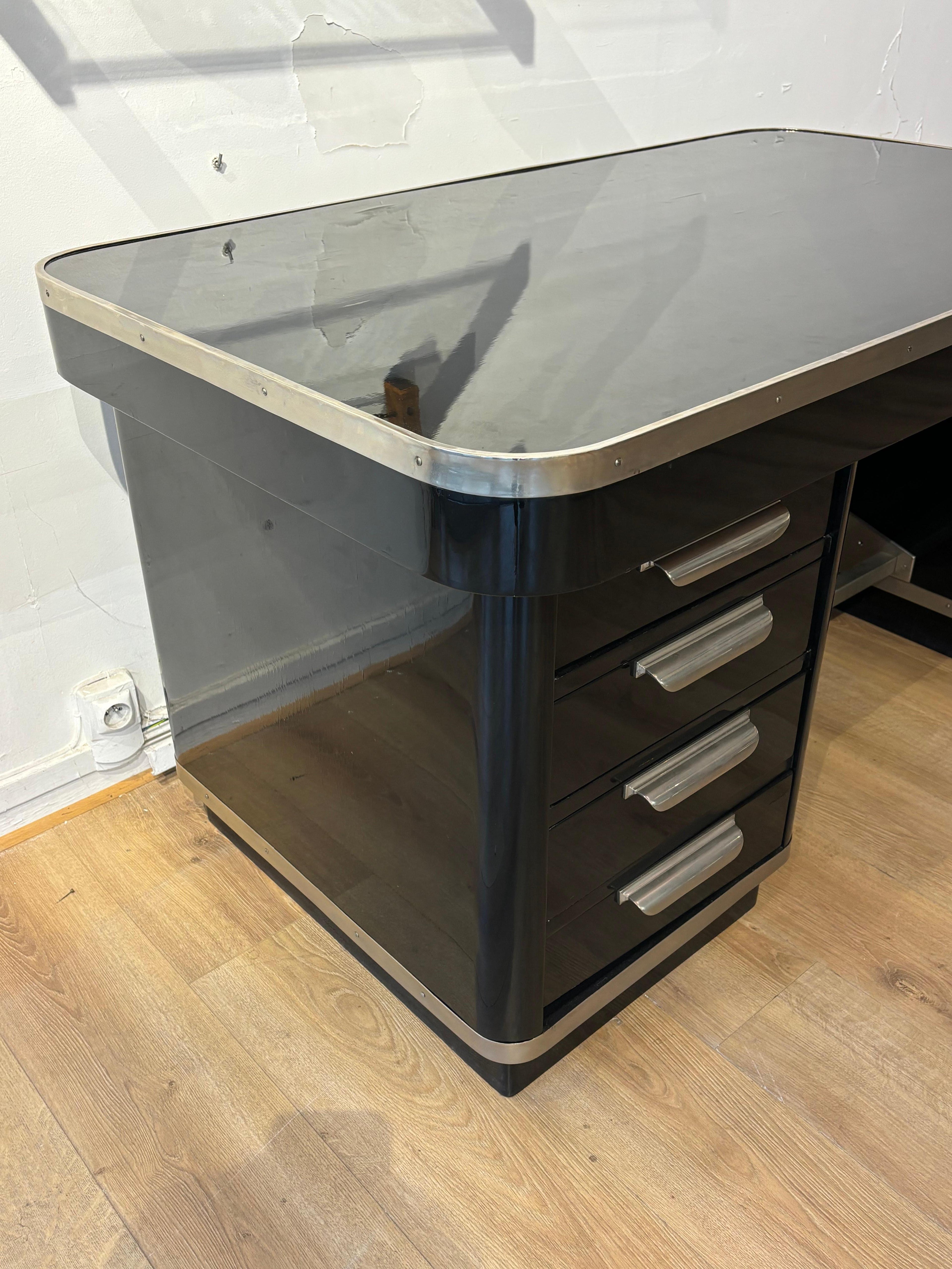 Nice modernist desk in stainless steel, lacquer wood