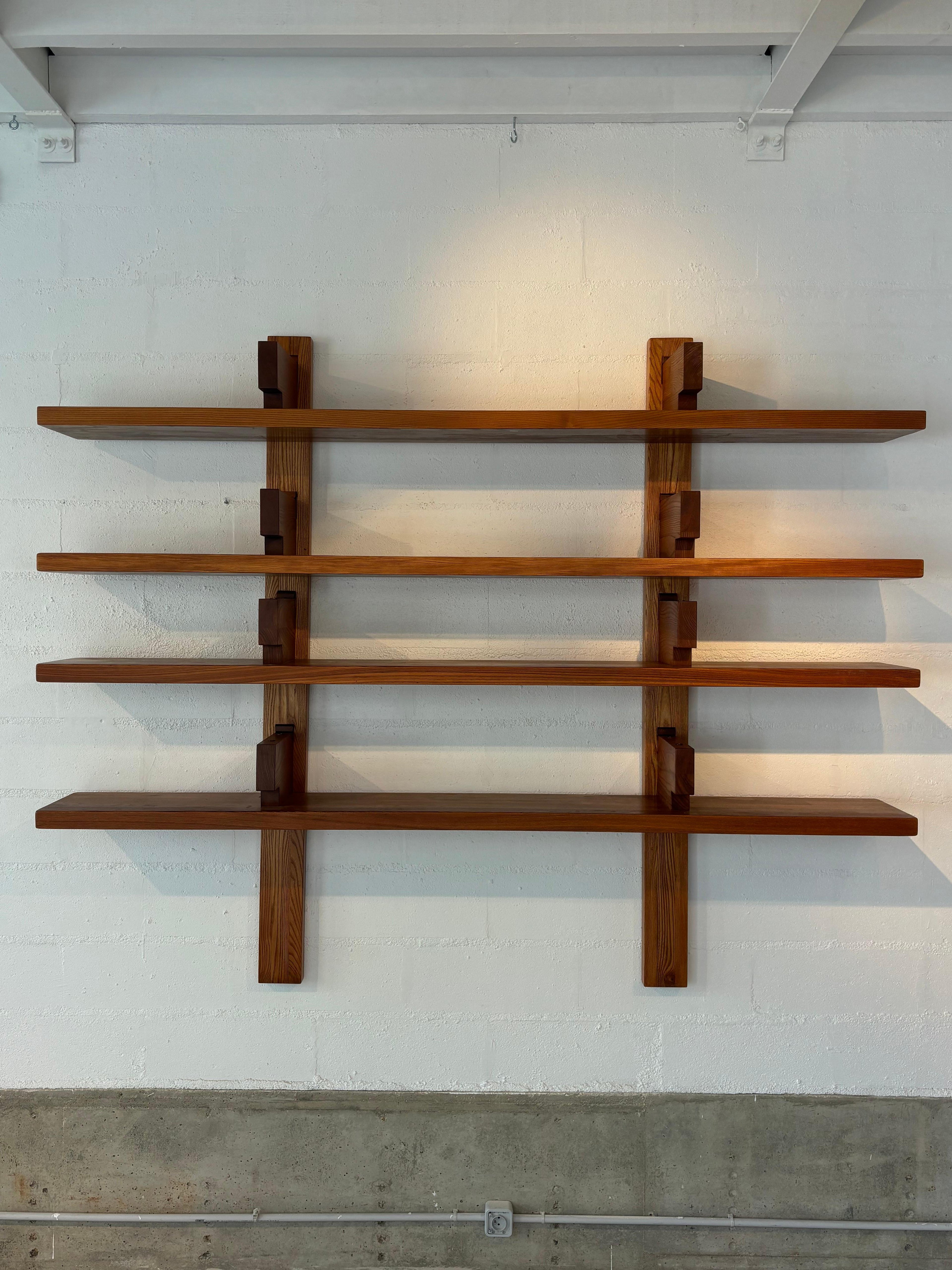 B17A bookcase by Pierre Chapo in massive elm