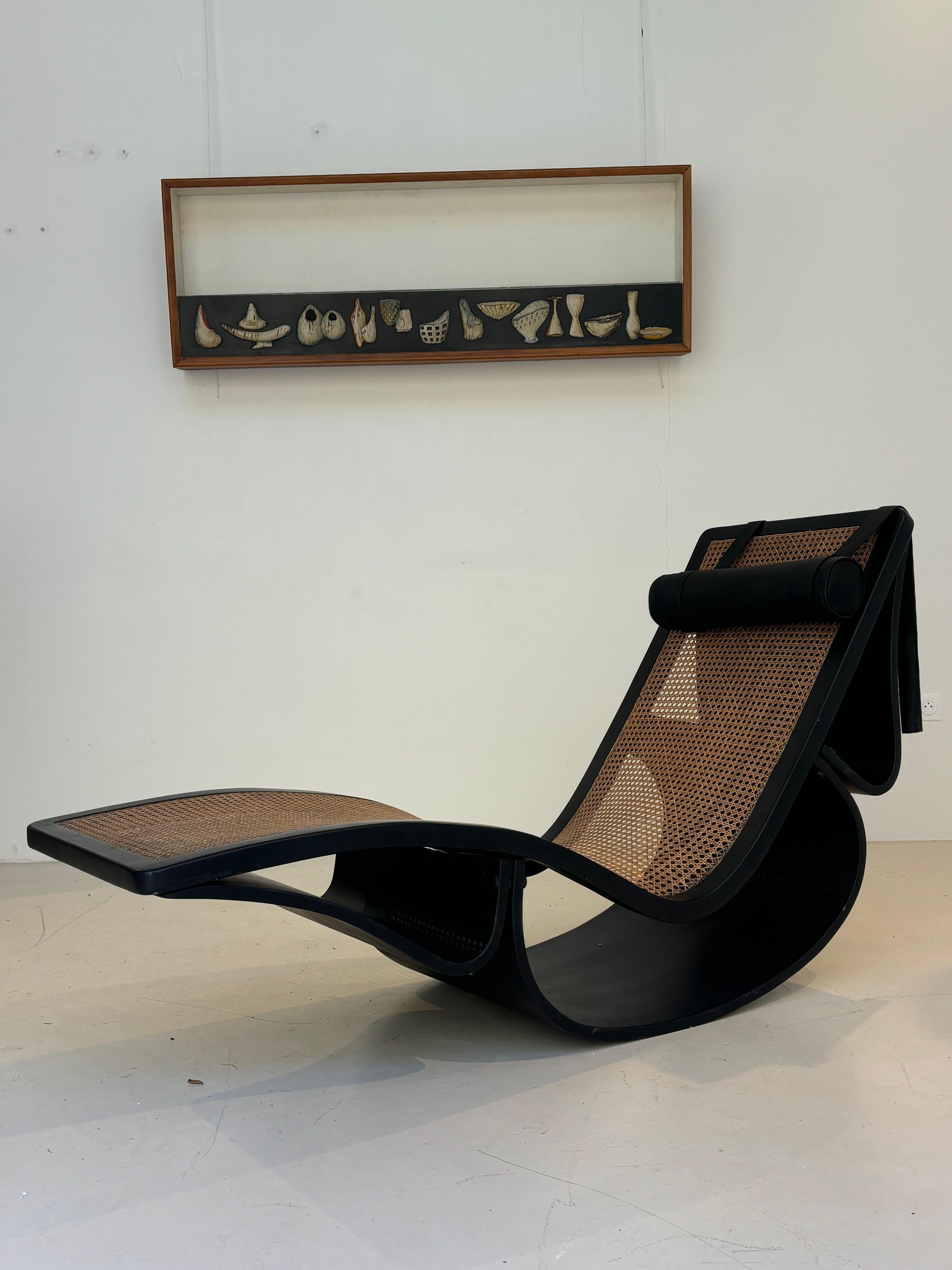 Oscar Niemeyer rocking chair longue model : « Rio » created in 1977