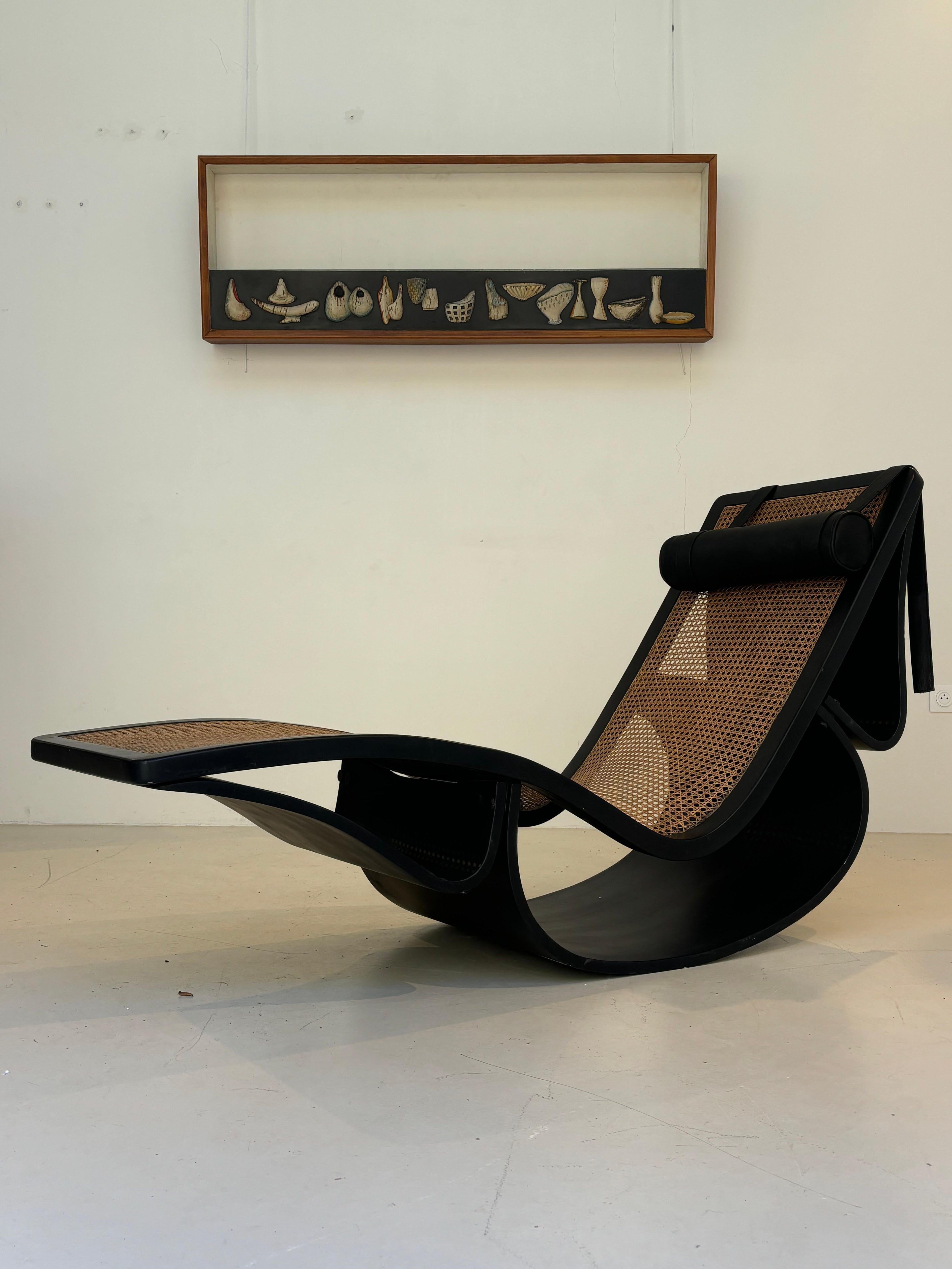 Oscar Niemeyer rocking chair longue model : « Rio » created in 1977