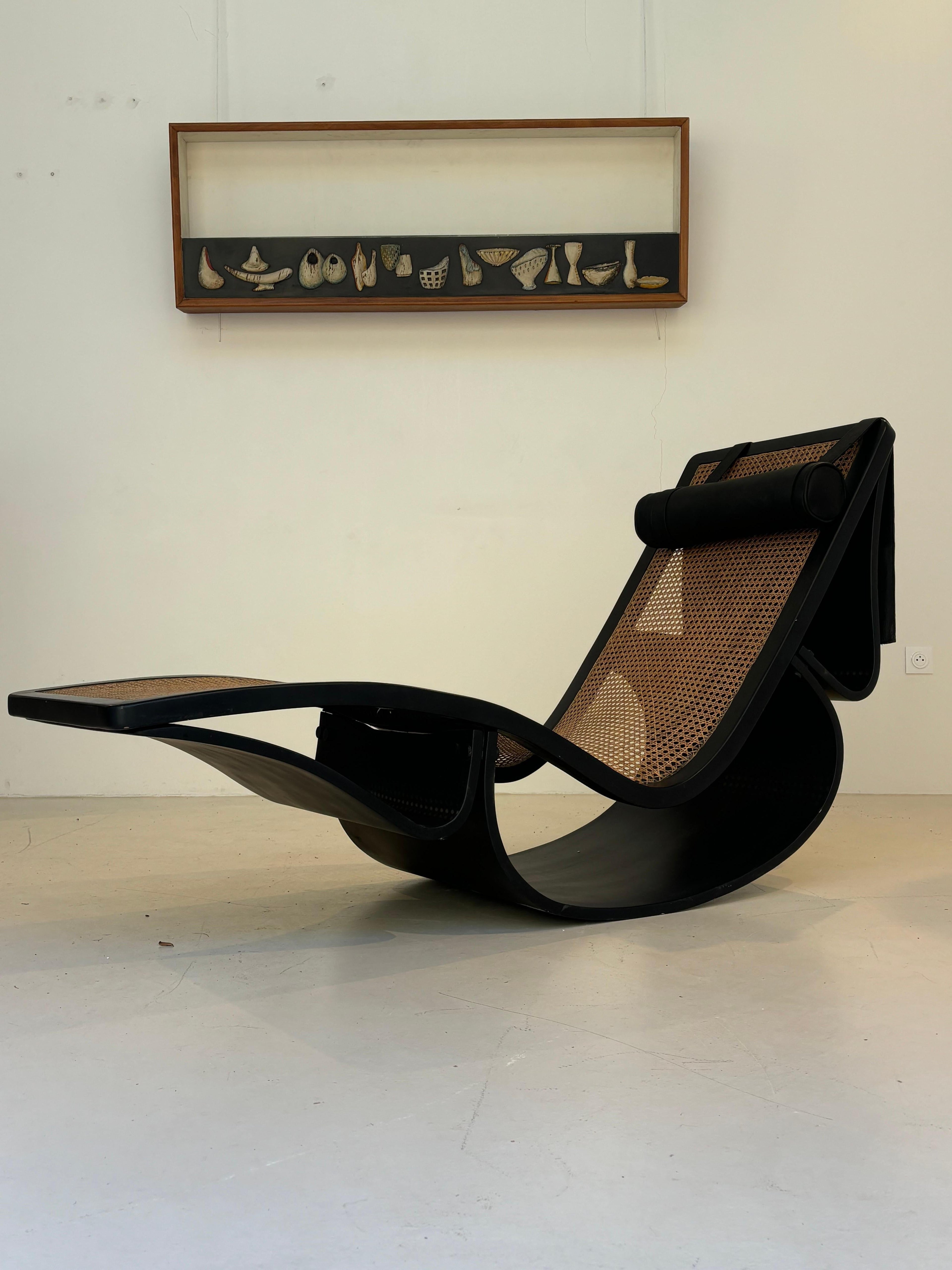Oscar Niemeyer rocking chair longue model : « Rio » created in 1977