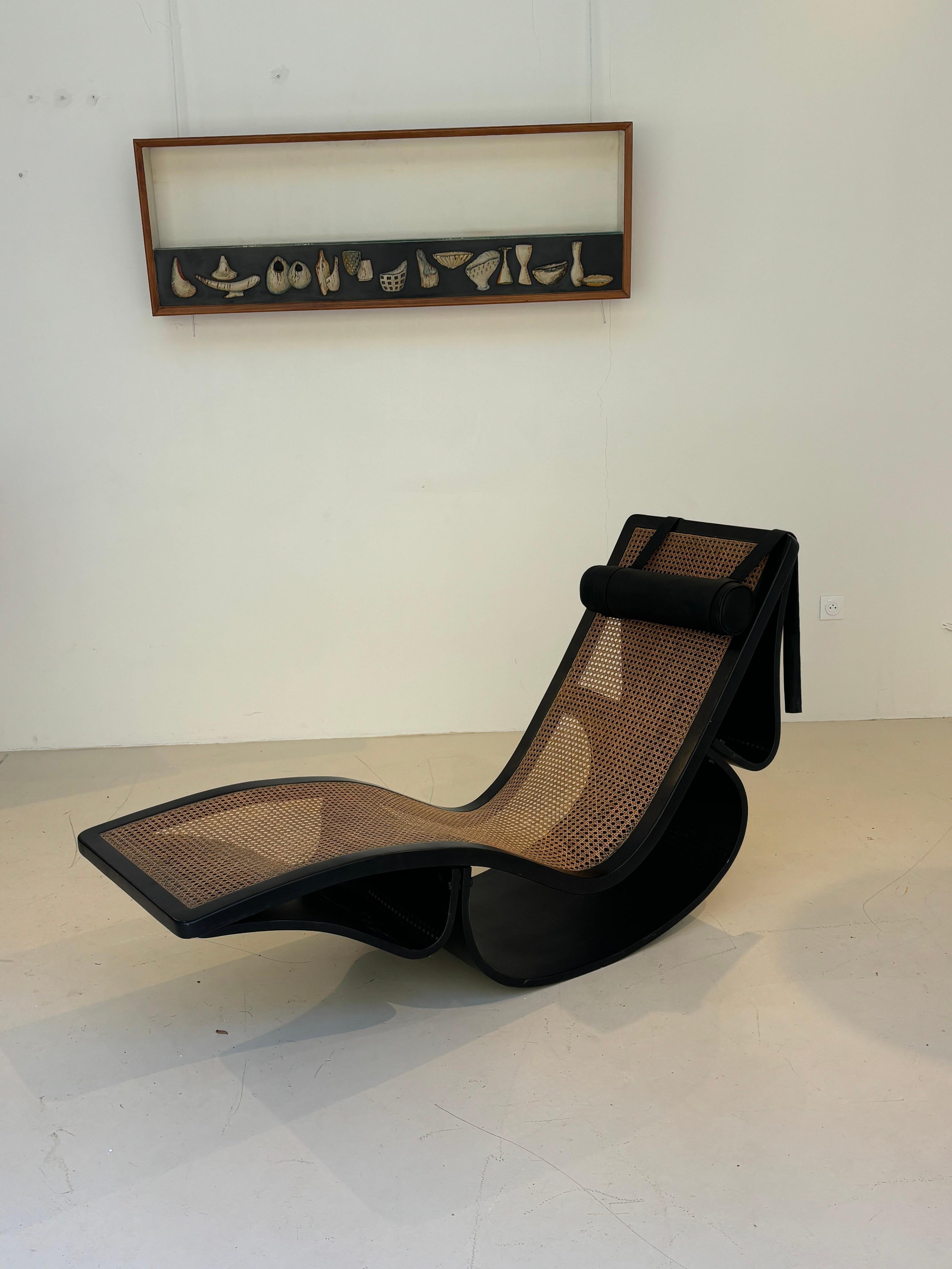 Oscar Niemeyer rocking chair longue model : « Rio » created in 1977